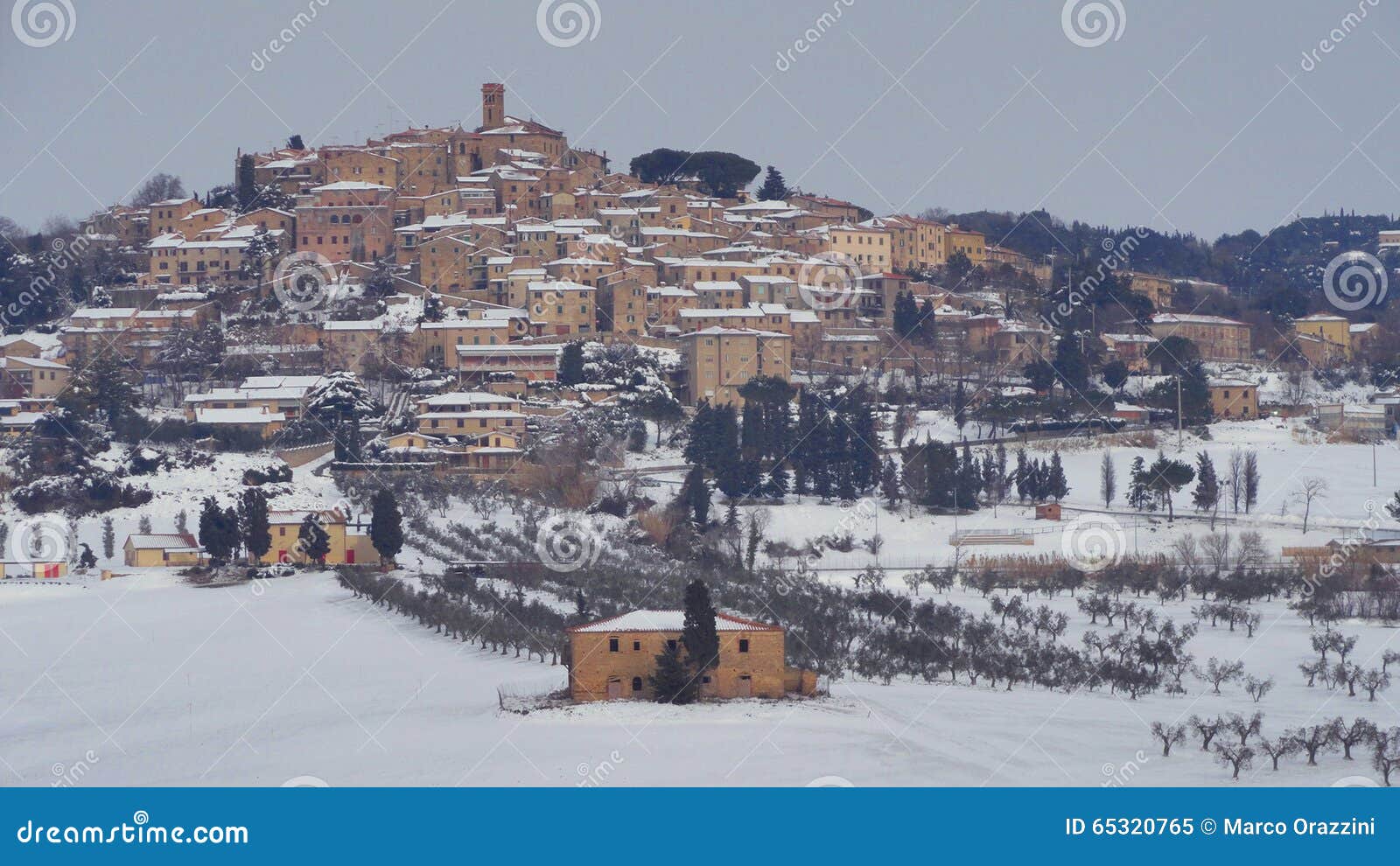 Snow Village in Tuscany stock image. Image of snow, casale 65320765
