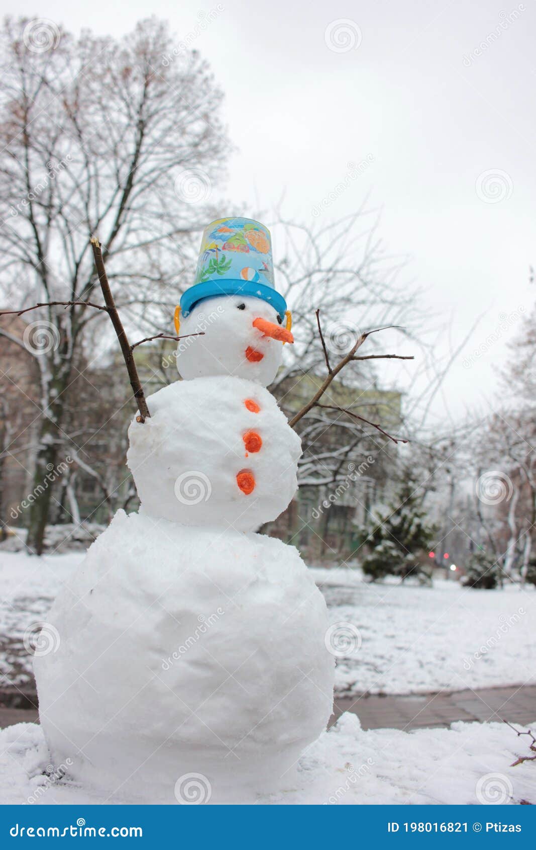 Snowman in the Winter City Park. Christmas Holiday Mood Stock Image - Image of happy, kids: 198016821 Snowman in the Winter City Park. Christmas Holiday Mood Stock Image - Image of happy, kids: 198016821