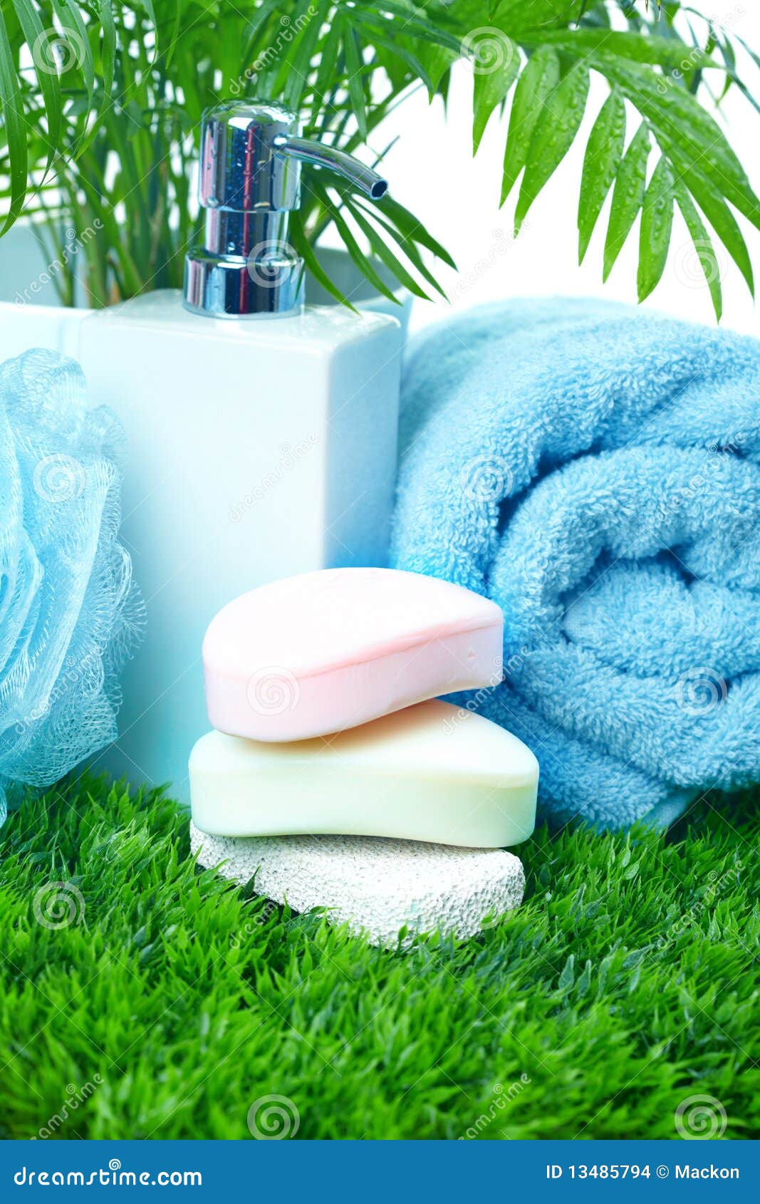 Кран полотенце. Мыло и полотенце. Полотенце для крана. Полотенца и мыло фон. Полотенца моющий.
