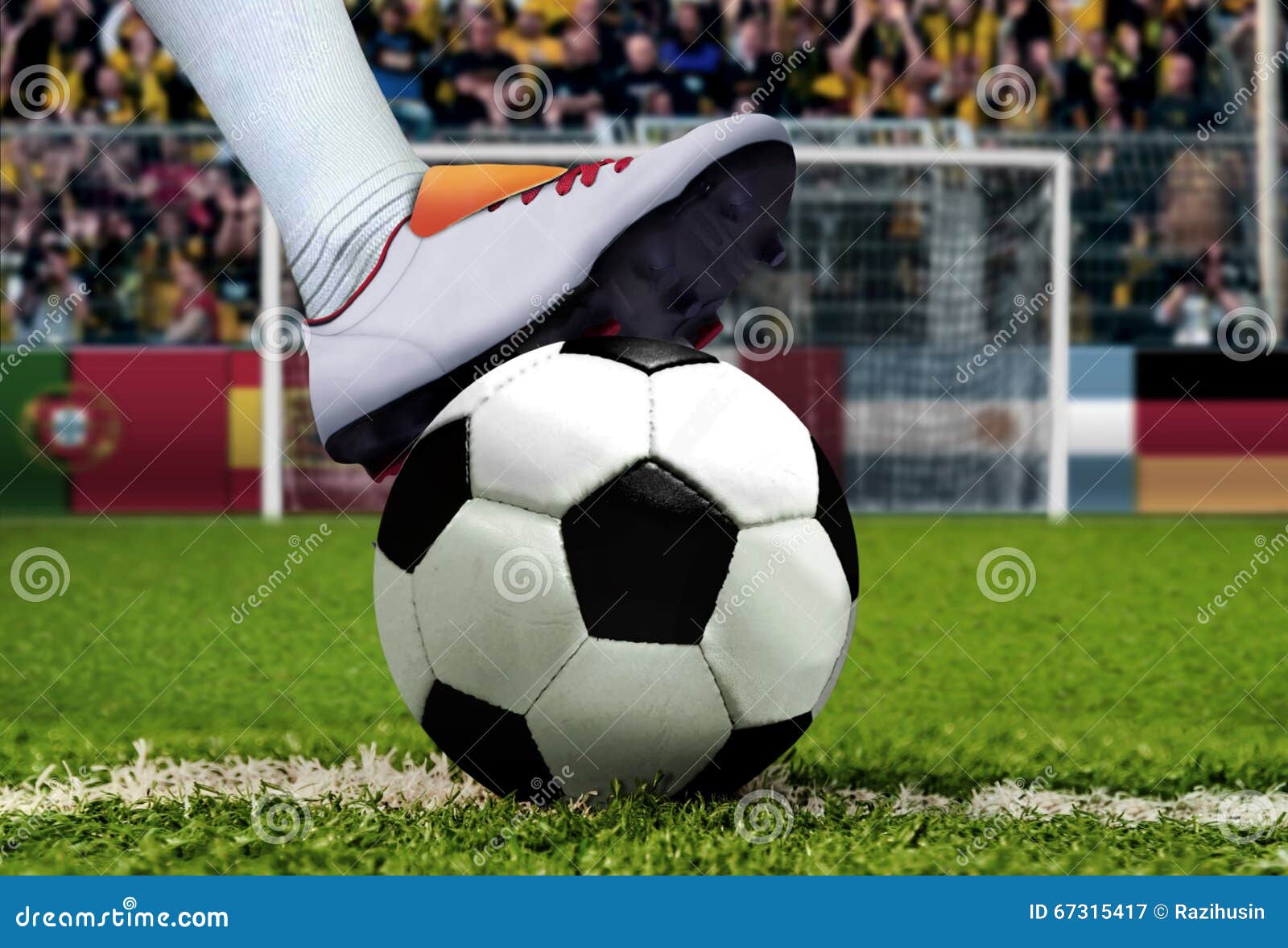 Soccer penalty kicks hi-res stock photography and images - Alamy