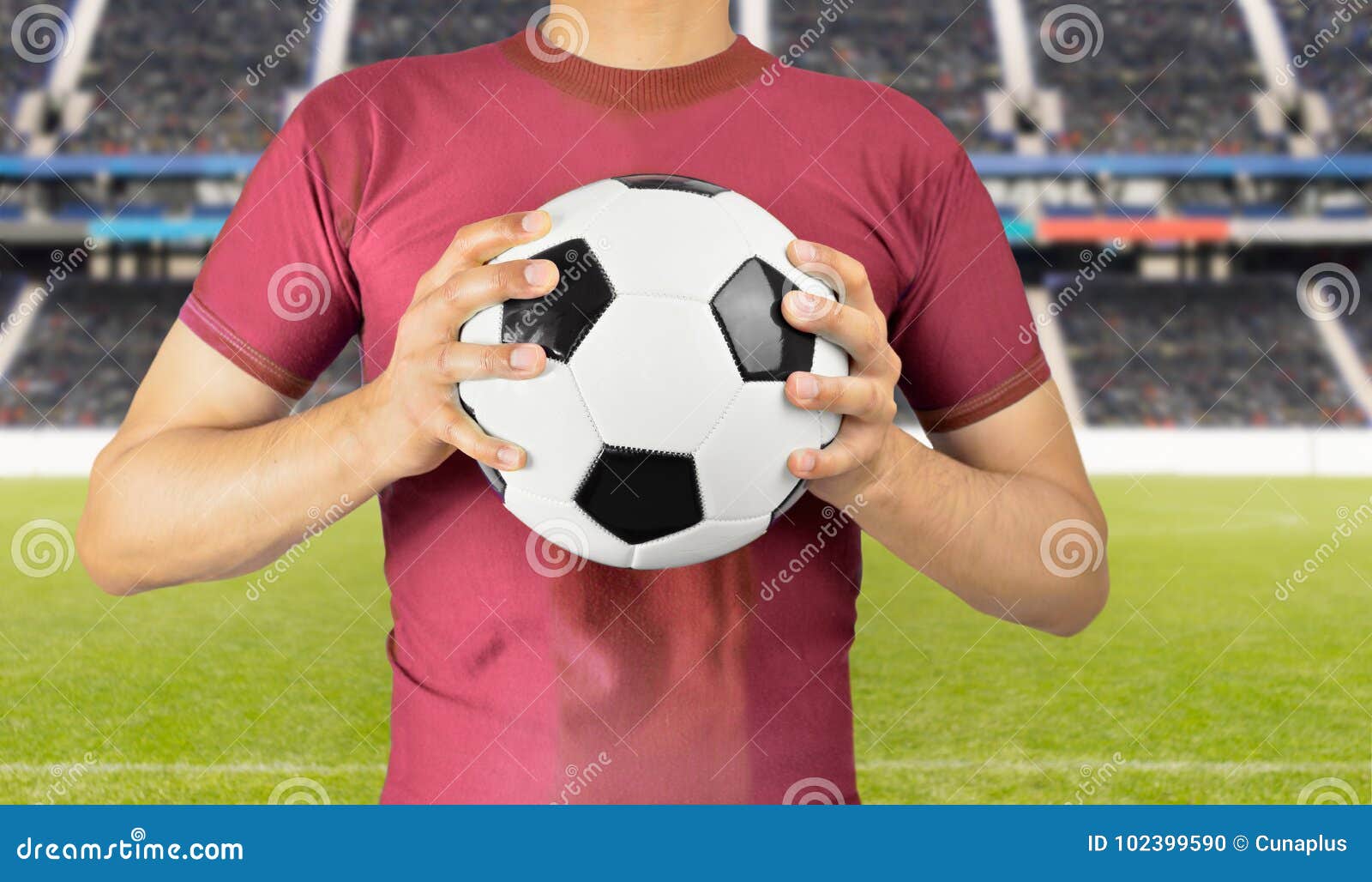 Футболист держит мяч. Футболист держит мяч в руках. Hold a Ball. Футболист с мячом в руках.