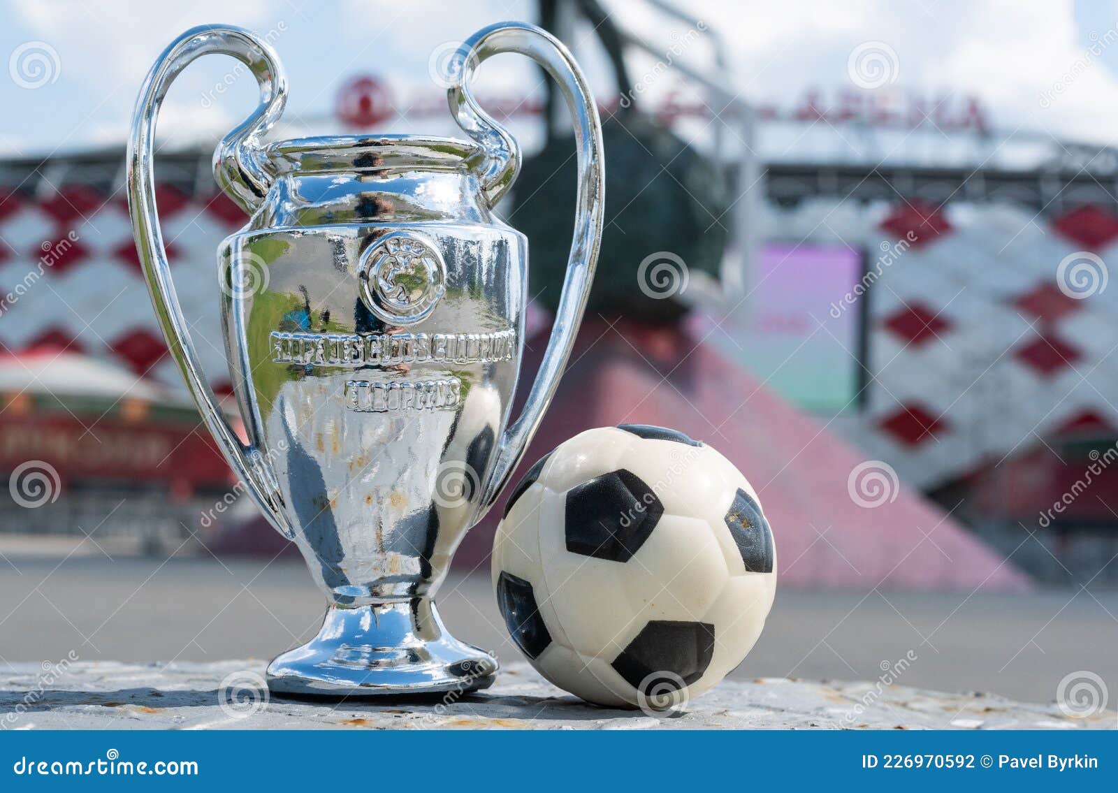 Trophée du football photo stock éditorial. Image du champion