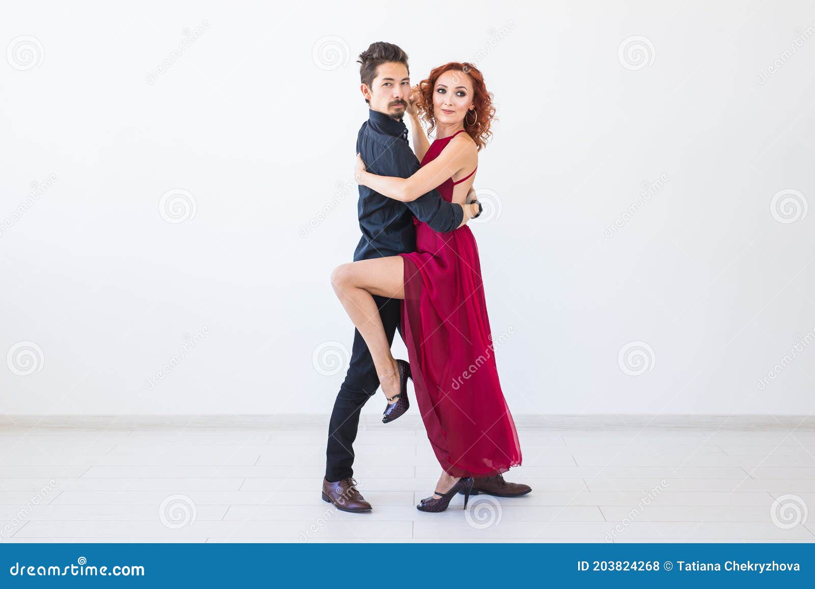 Matroos Claire account Sociaal Dans Bachata Kizomba Salsa Tango Concept Sluit Portret Van  Vrouwelijke Man Die in Mooie Kleding is Gekleed Stock Foto - Image of  omhelzing, balzaal: 203824268