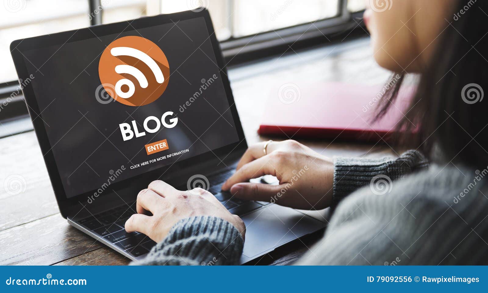 social media blog articles online internet concept