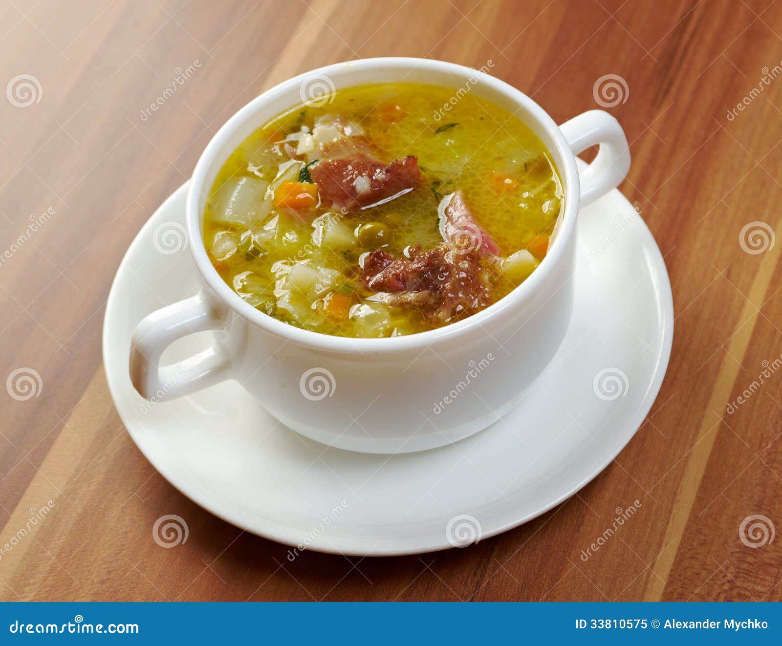 Soep met gerookt vlees stock afbeelding. Image of heet 33810575