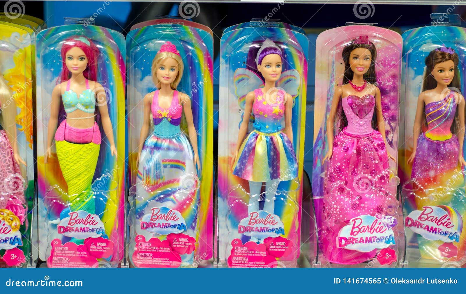 Soest, Alemania - 12 De Enero De 2018: Barbie Toys En Venta En El Soporte Del Supermercado Barbie Es Una Muñeca De La Moda Manufa Imagen editorial - Imagen de moda, barbie: 141674565