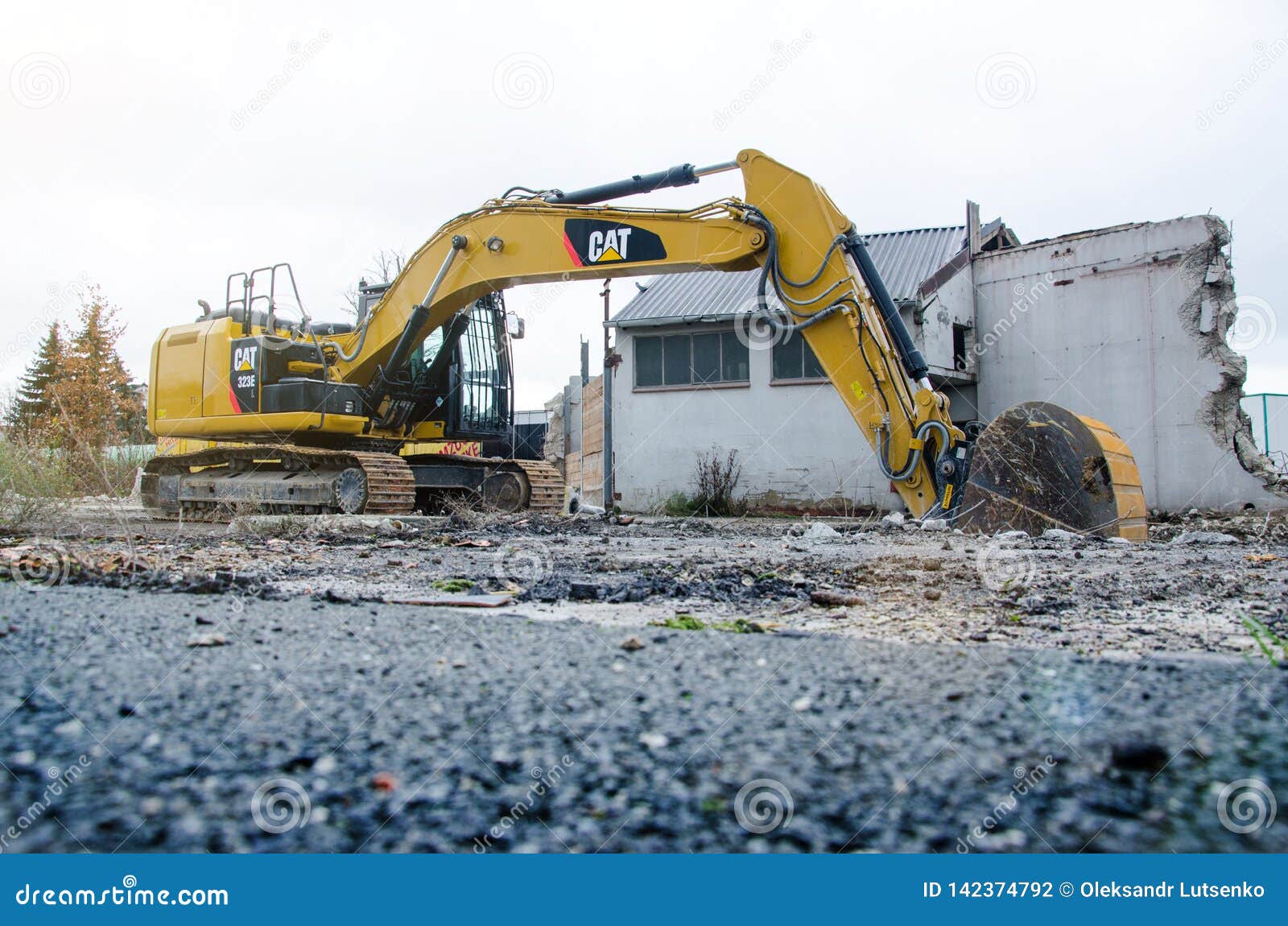 Soest, Germany December 30, 2018 Cat 323 Hydraulic Excavator