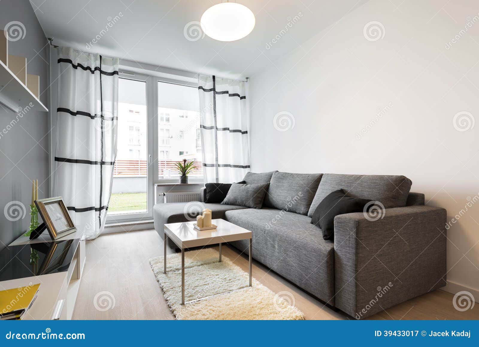 Sofa gris dans le salon moderne photo stock image: 39433017