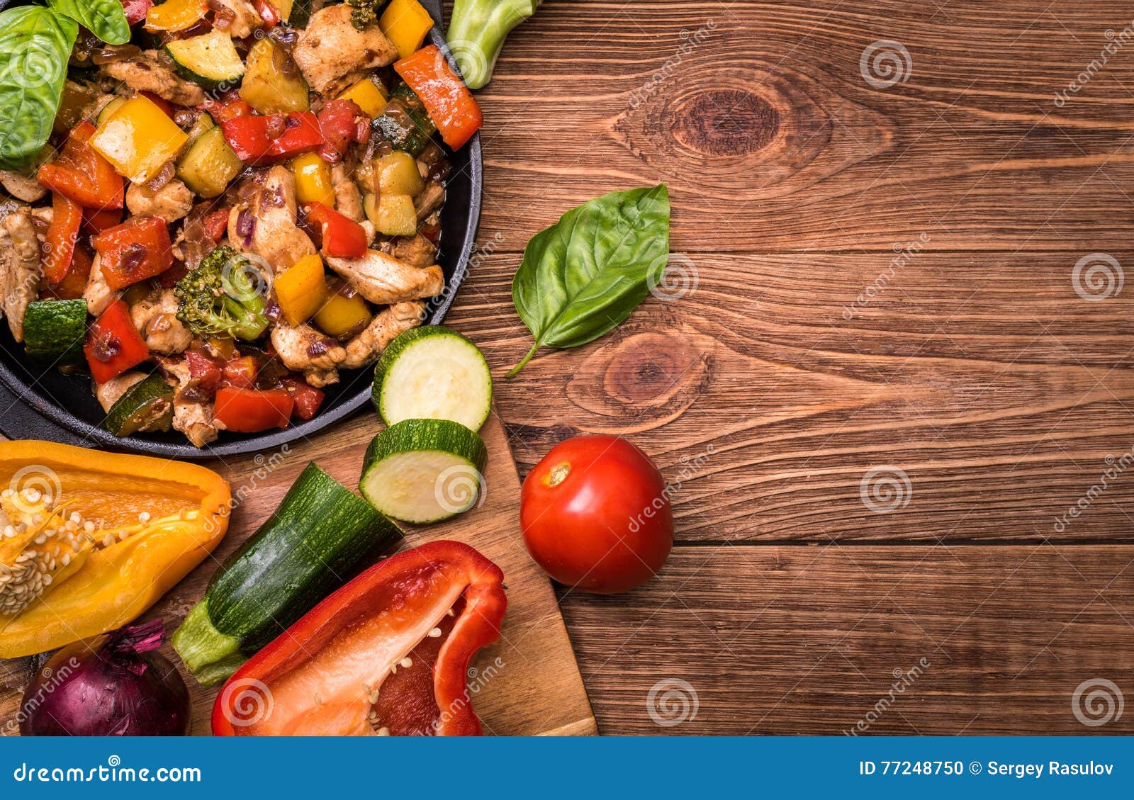 Sofrito mexicano del pollo foto de archivo. Imagen de condimento 77248750