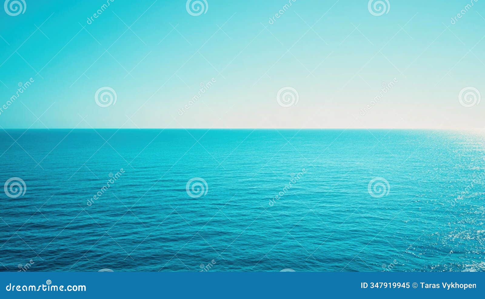 soft gradient blue sky and ocean view with gentle horizon transition for minimalistic 