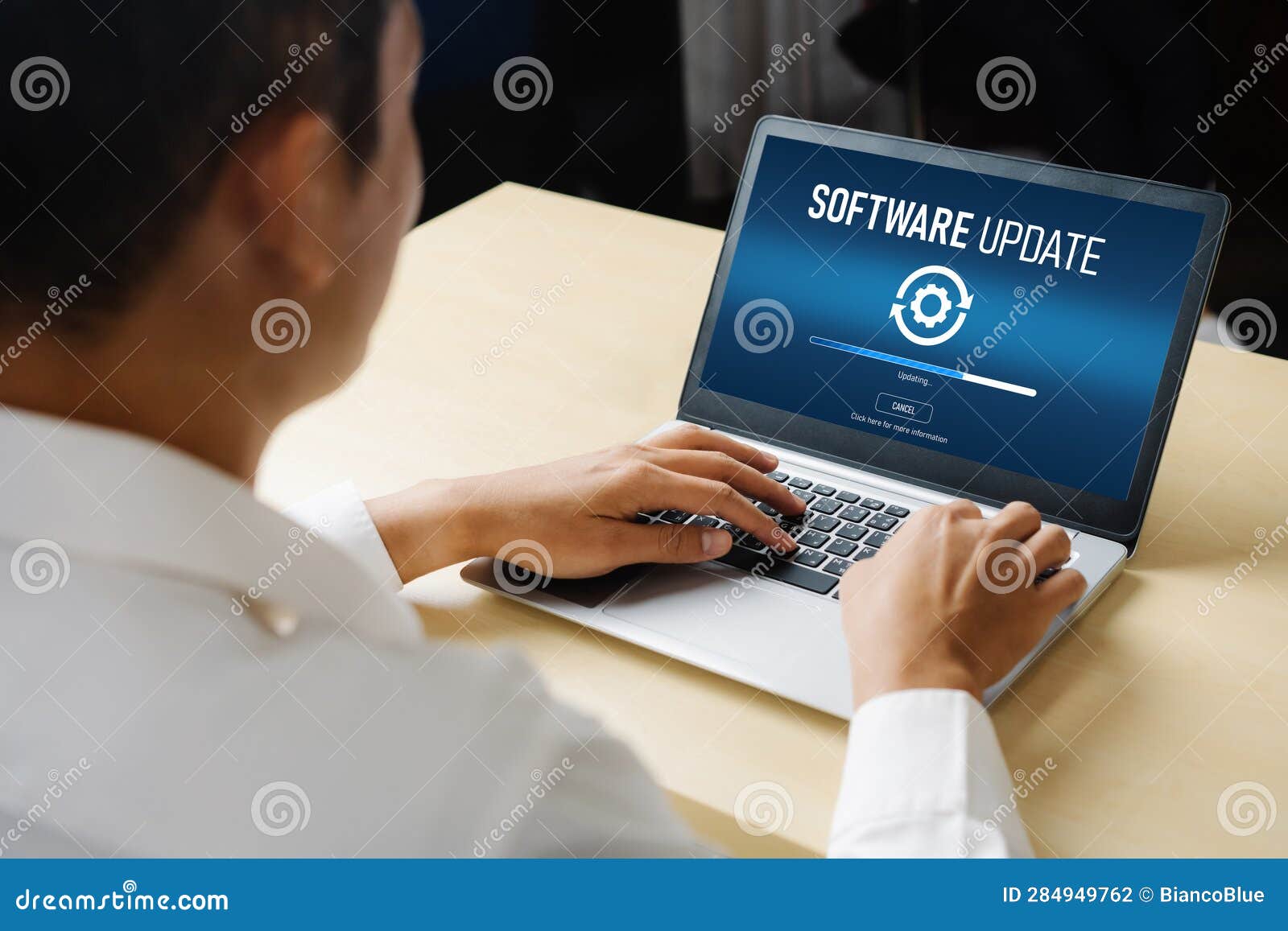 Software-Aktualisierung Auf Dem Computer Für Die Moderne Version Der  Gerätesoftware Stockfoto - Bild von daten, informationen: 284949762