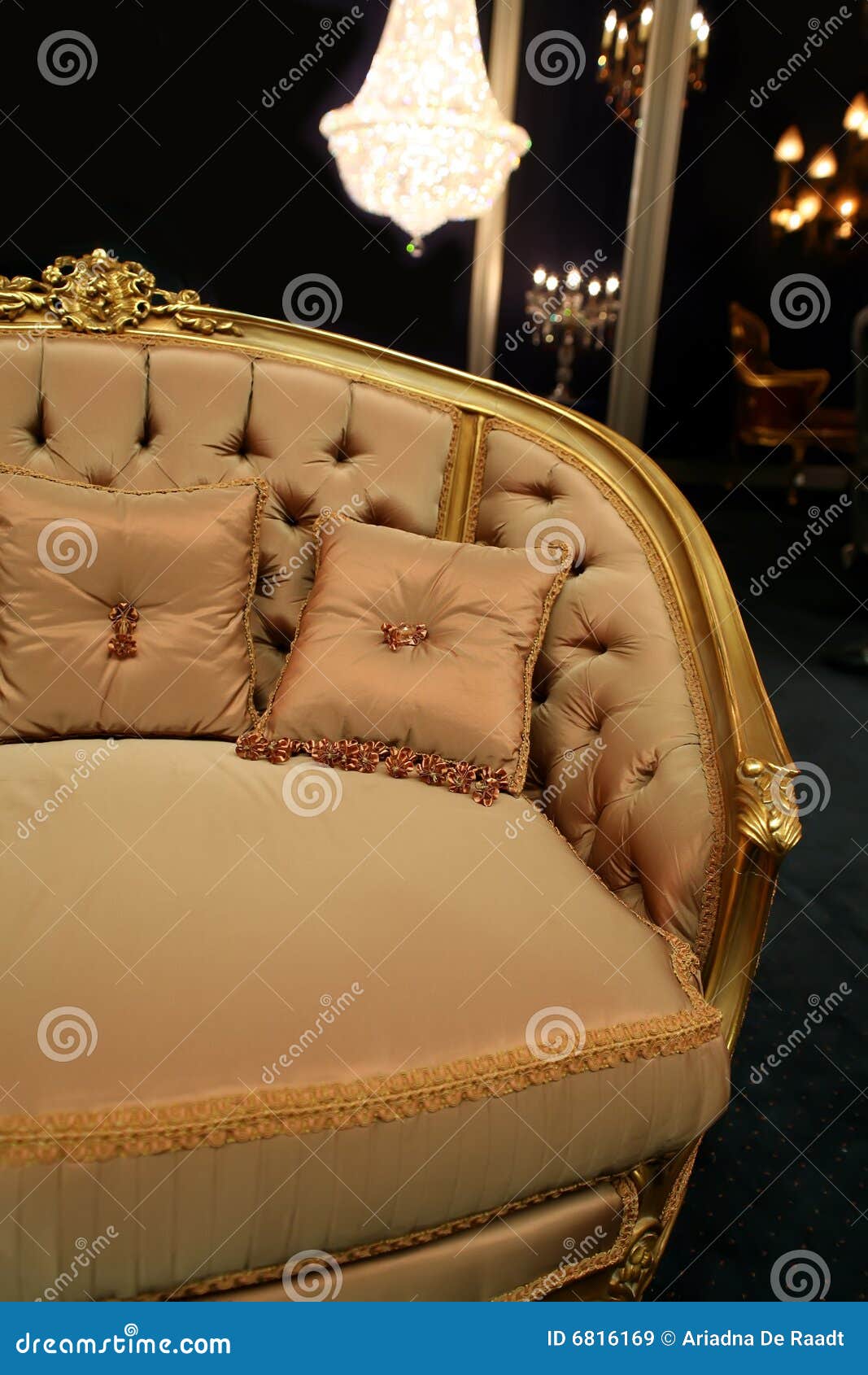Sofá de lujo en estilo clásico