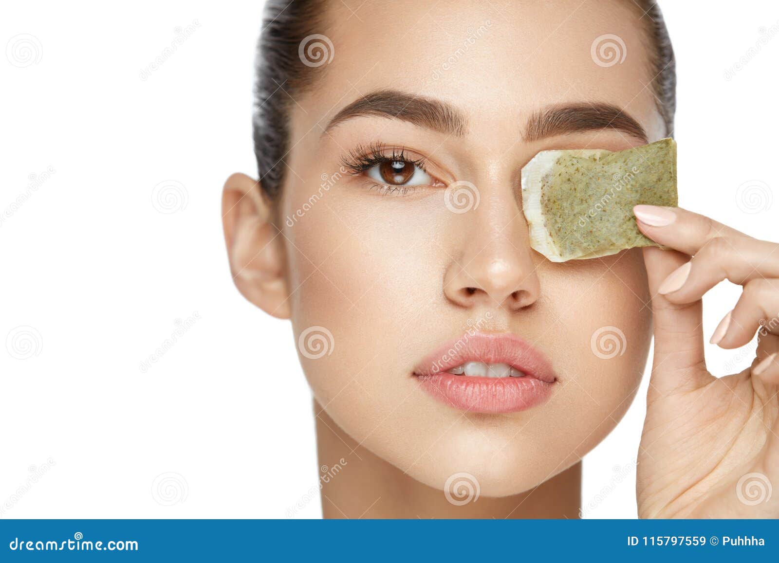 Soins De La Peau D Oeil Belle Femme Avec Le Sachet A The Vert Sous Des Yeux Image Stock Image Du Soins Sachet