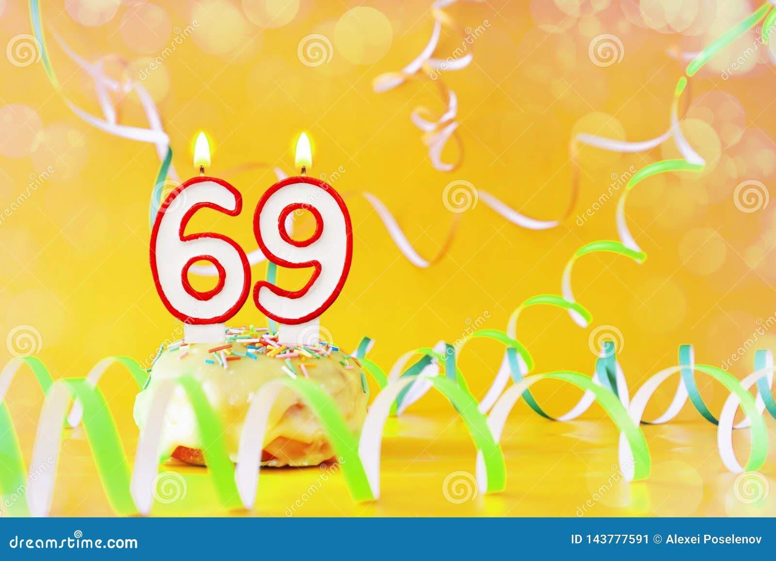 Soixante Neuf Ans D Anniversaire Petit Gateau Avec Les Bougies Brulantes Sous Forme De Numero 69 Image Stock Image Du Anniversaire Brulantes Soixante Neuf Ans D Anniversaire Petit Gateau Avec Les Bougies Brulantes Sous Forme De Numero 69 Image Stock Image Du Anniversaire Brulantes