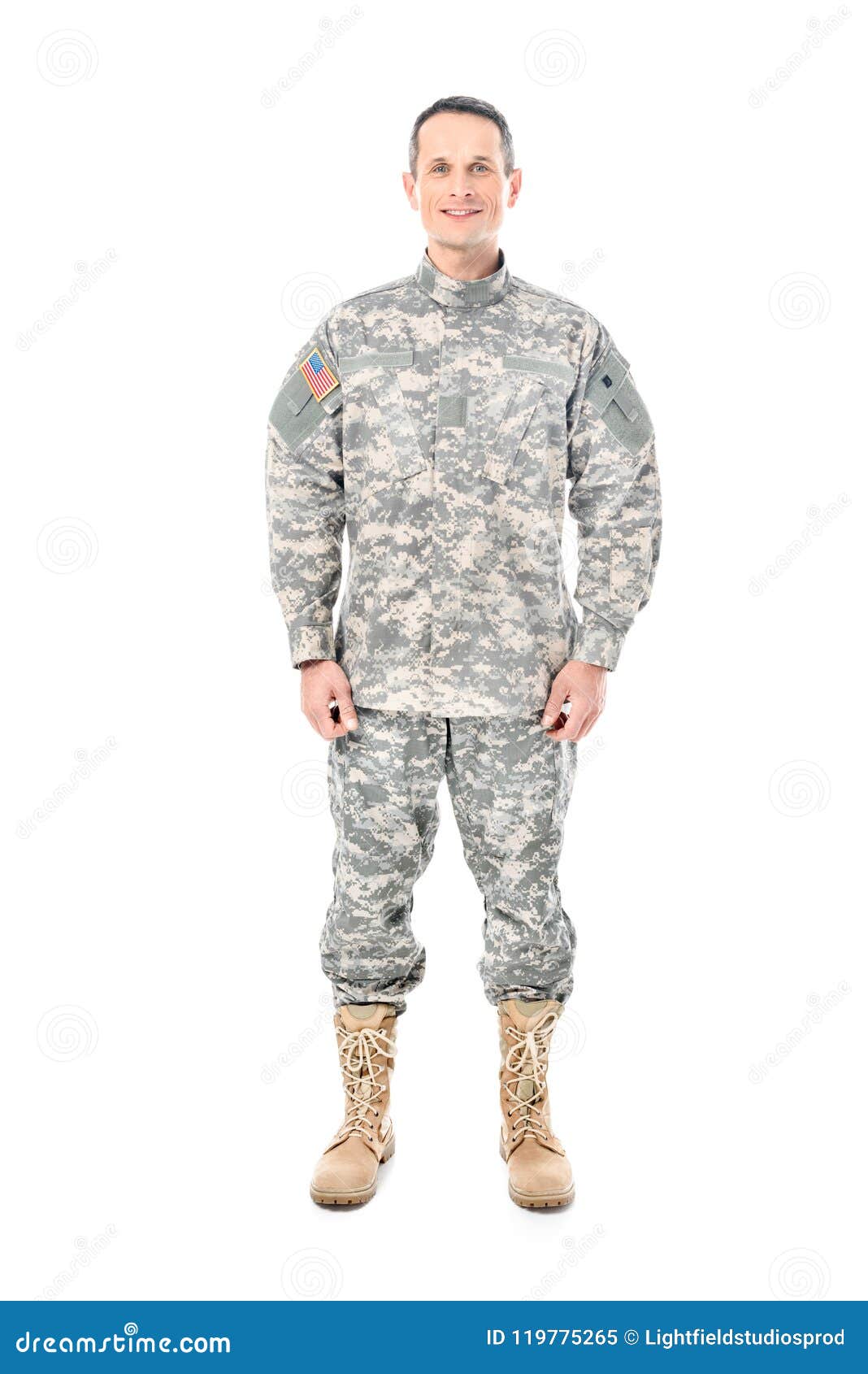 Soldado Americano Sonriente En El Uniforme Militar Que Mira La Cámara Imagen - Imagen de hombre, emblema: