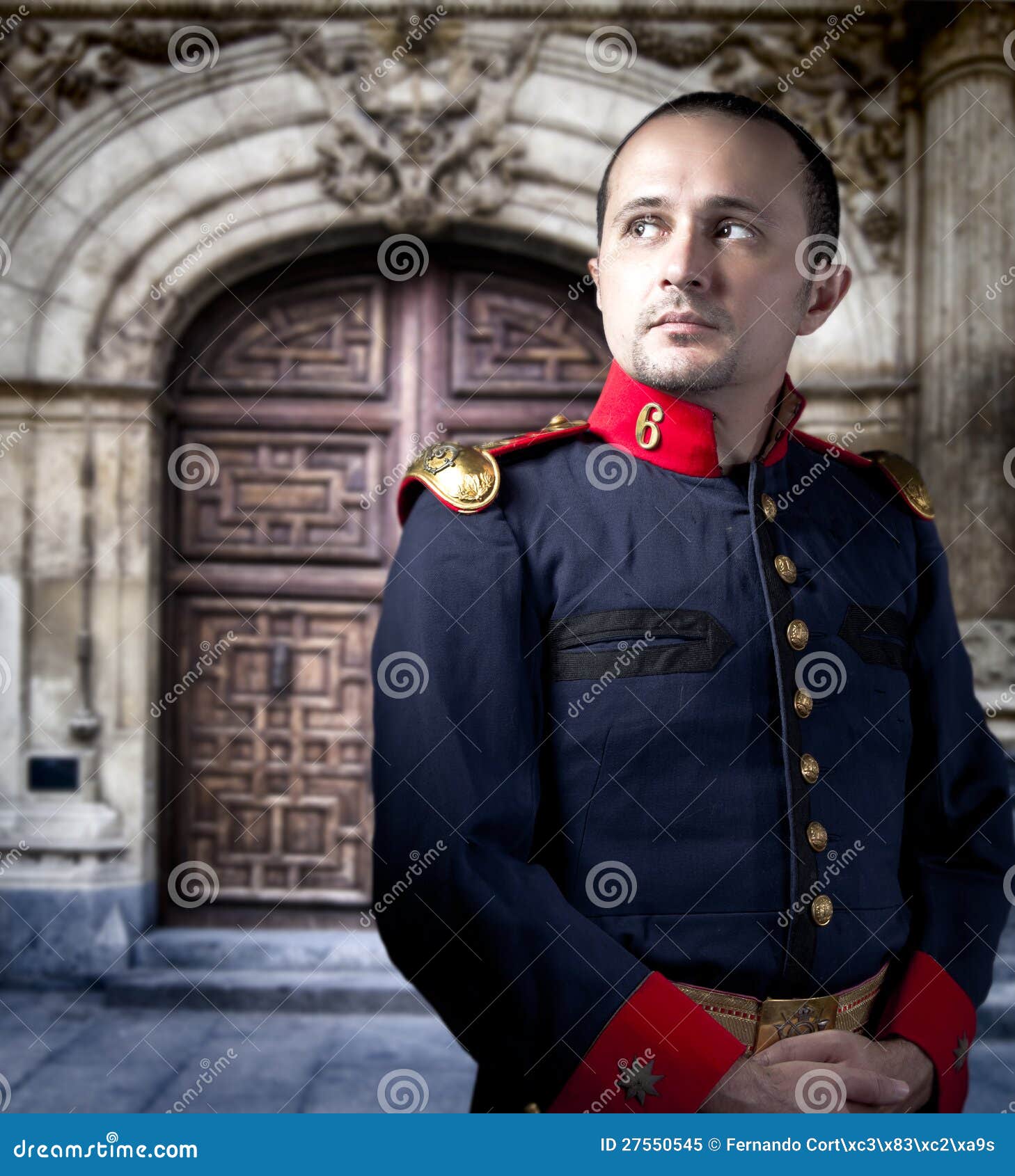 Soldado Antiguo, Hombre Con El Traje Militar Imagen de archivo - Imagen de  armado, lugar: 27550545