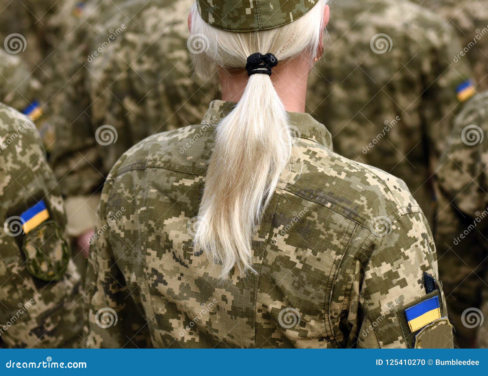 Soldado De La Mujer Mujer En Ejército Uniforme Militar De Ucrania Ukrainia  Imagen editorial - Imagen de hembra, fuerza: 125410270