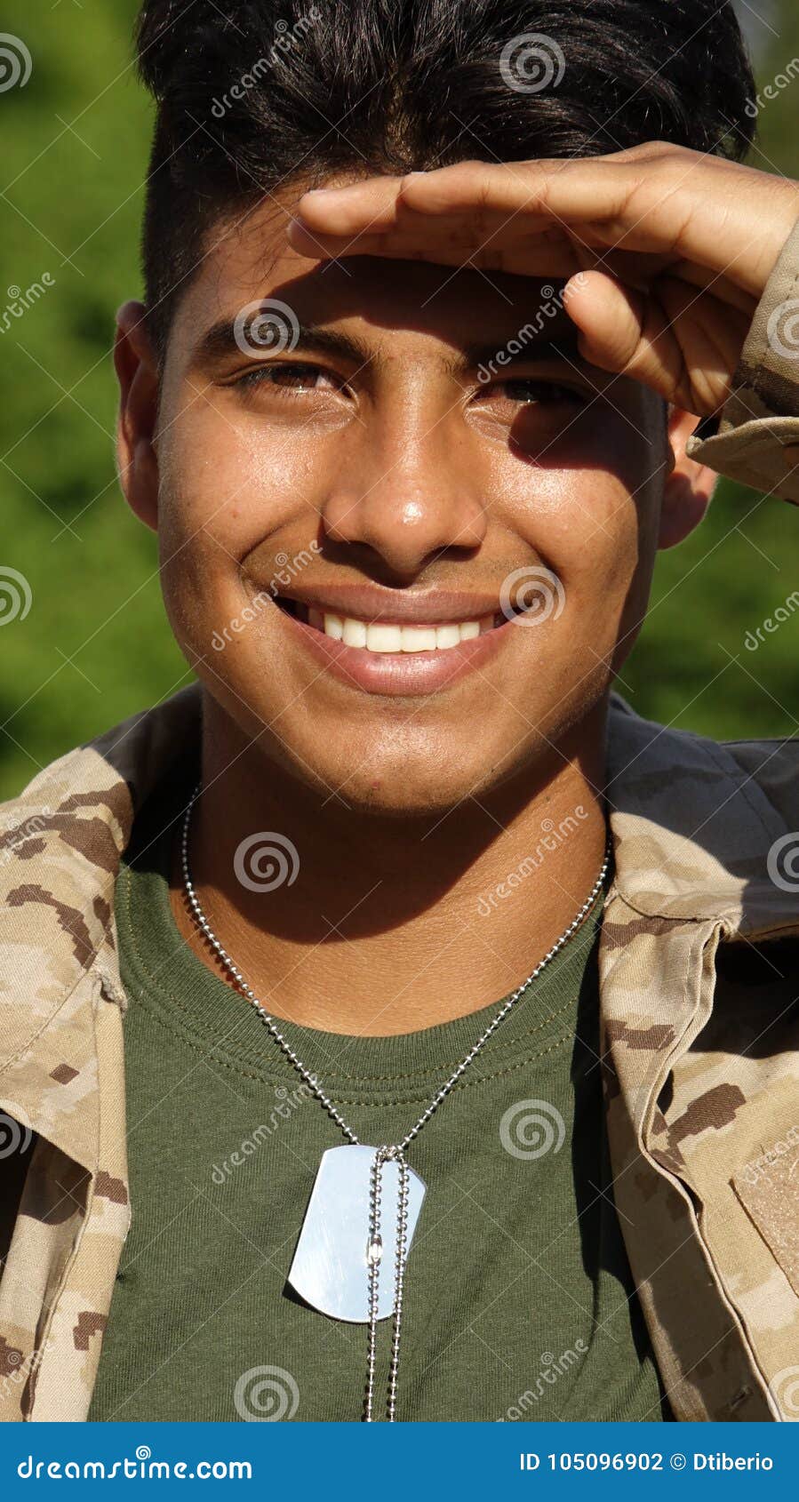 Saudação Do Soldado Americano Imagem de Stock - Imagem de homem