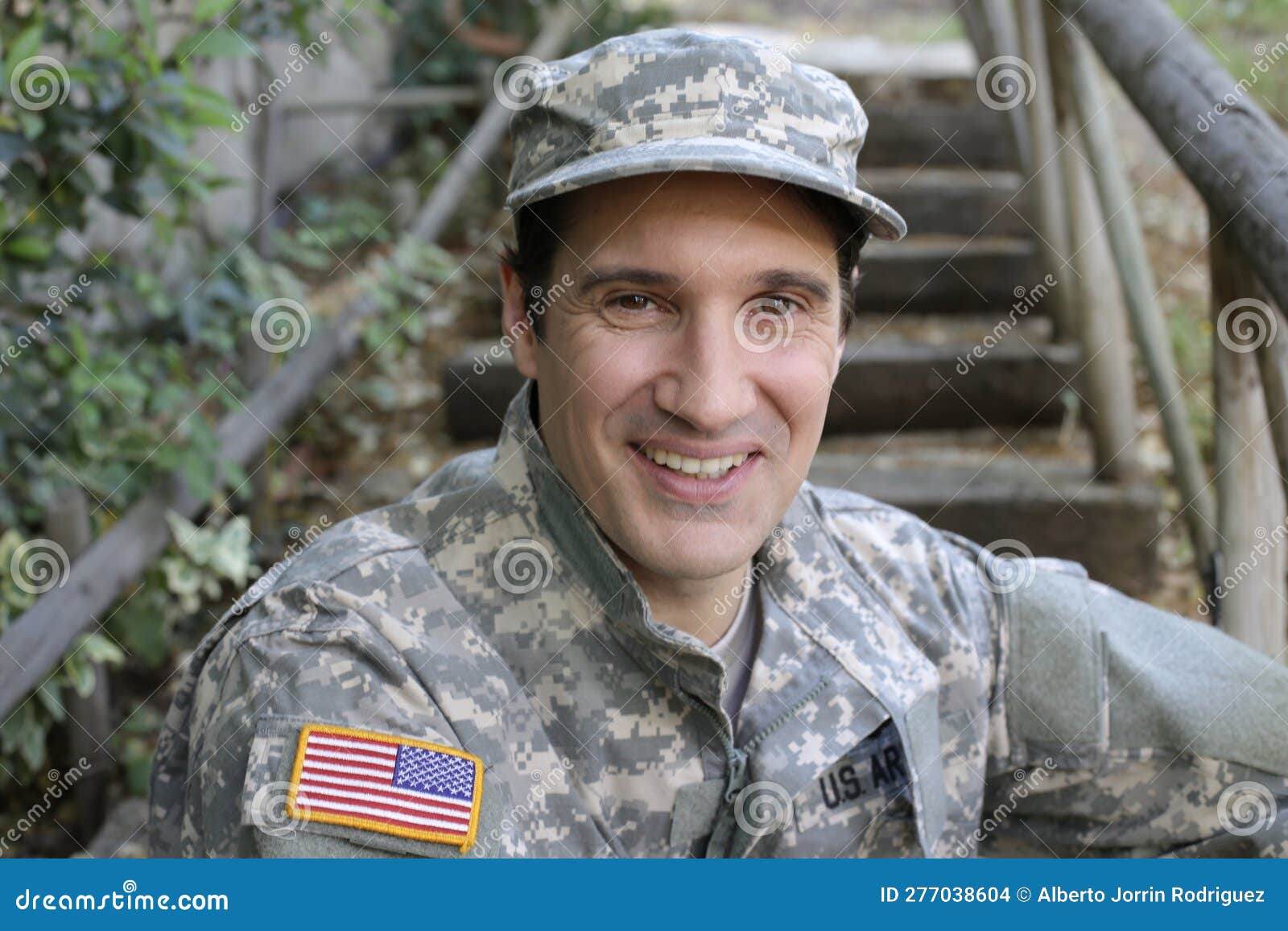 Soldado Del Ejército Estadounidense En Uniforme Foto de archivo Imagen de persona, orgullo: 277038604