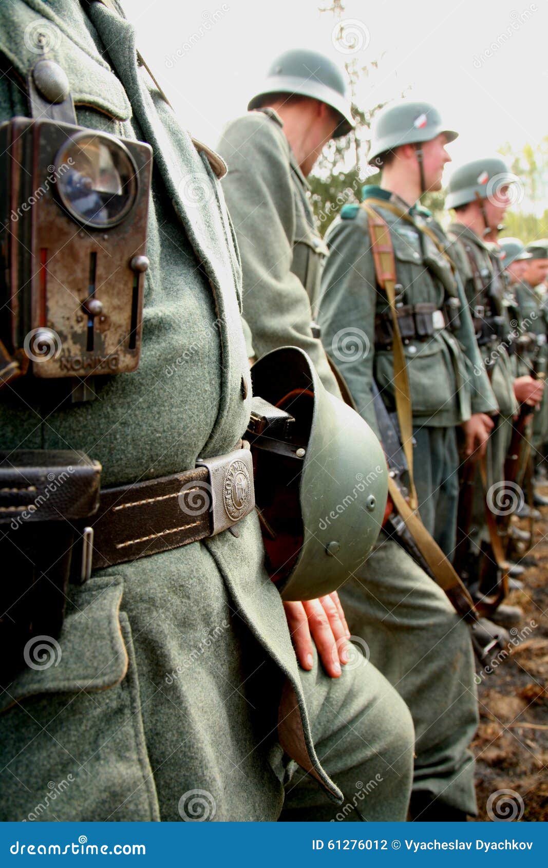 Soldados Alemanes La Reconstrucción De La Batalla En El Uniforme Militar De  La Segunda Guerra Mundial Fotografía editorial - Imagen de combate,  peligro: 61276012