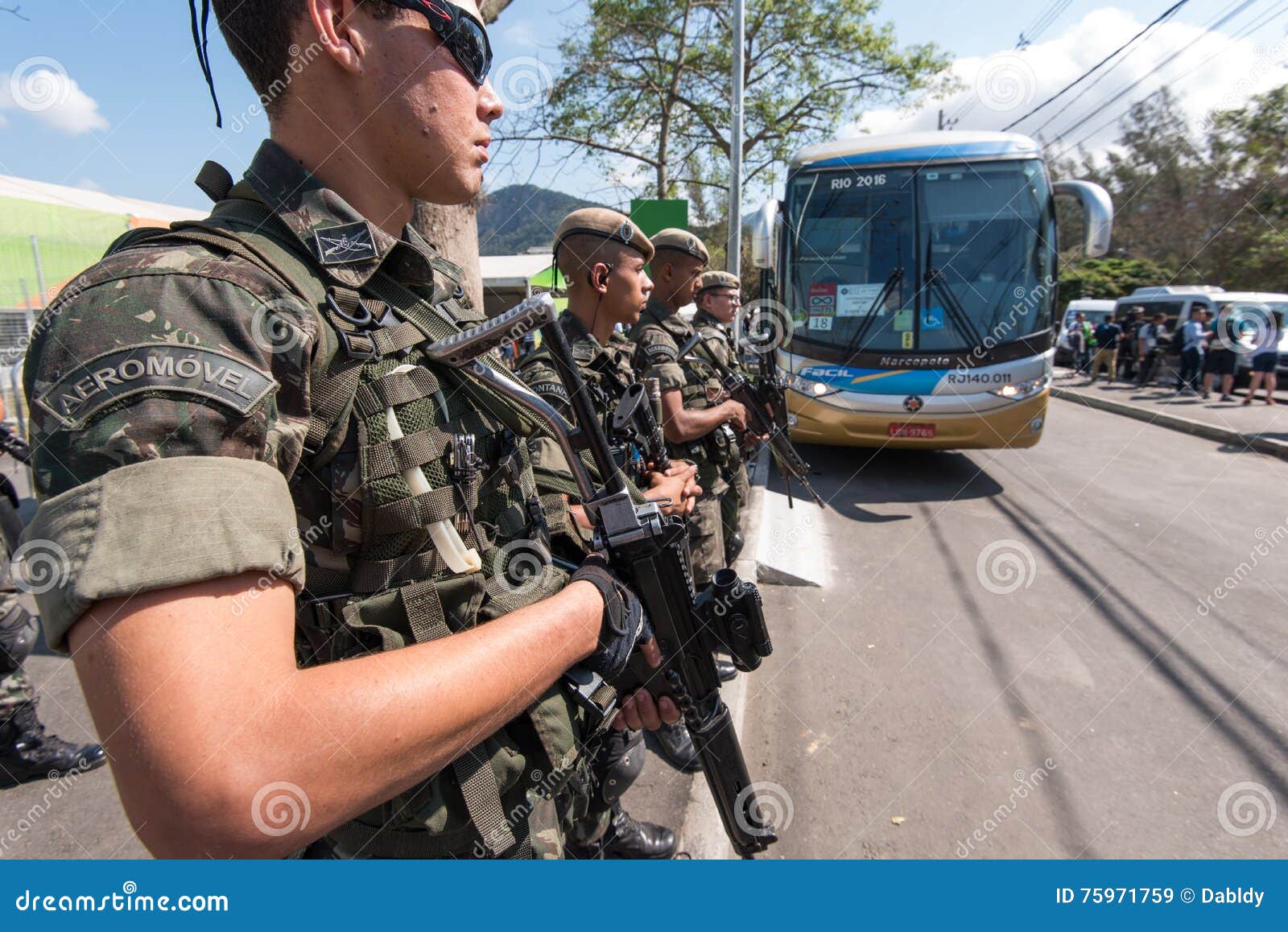 Mulheres-soldados Do Exército Brasileiro Desfilando No Dia Da Independência  Brasileira Imagem de Stock Editorial - Imagem de defesa, naturalizado:  255485609