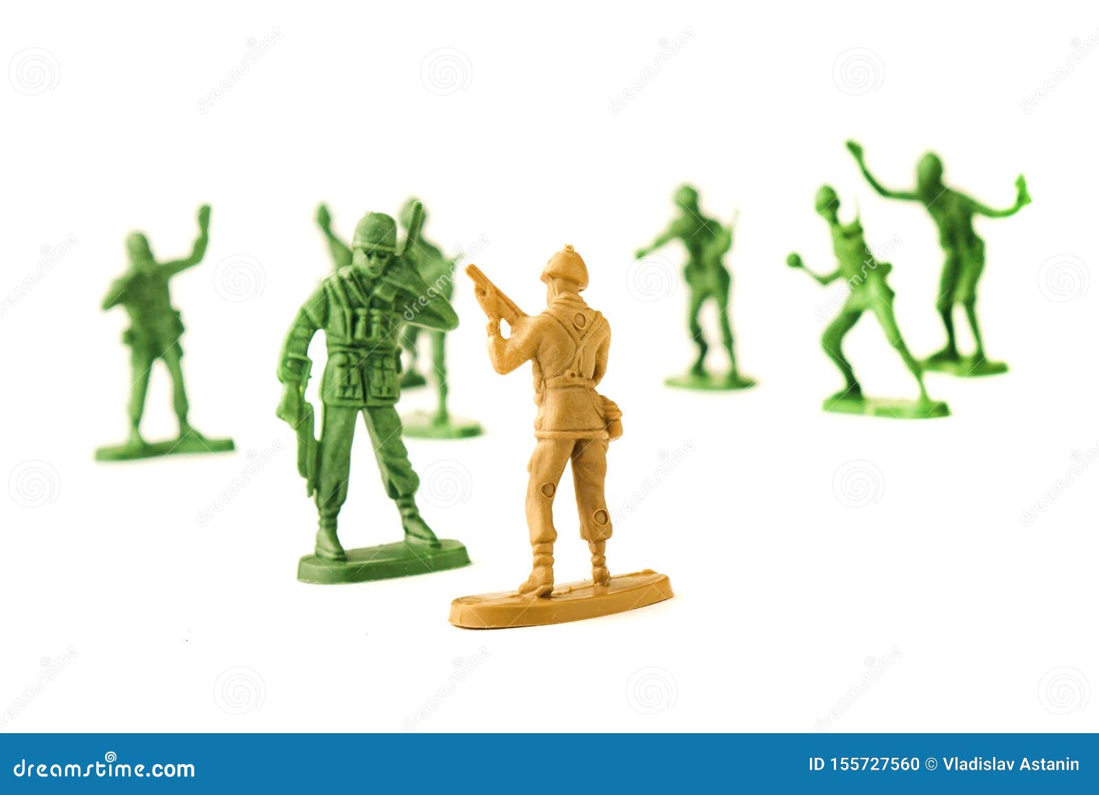 Soldados De Juguetes En Miniatura Sobre Fondo Blanco, De Cerca Foto de archivo - Imagen de cerca, juguetes: 155727560