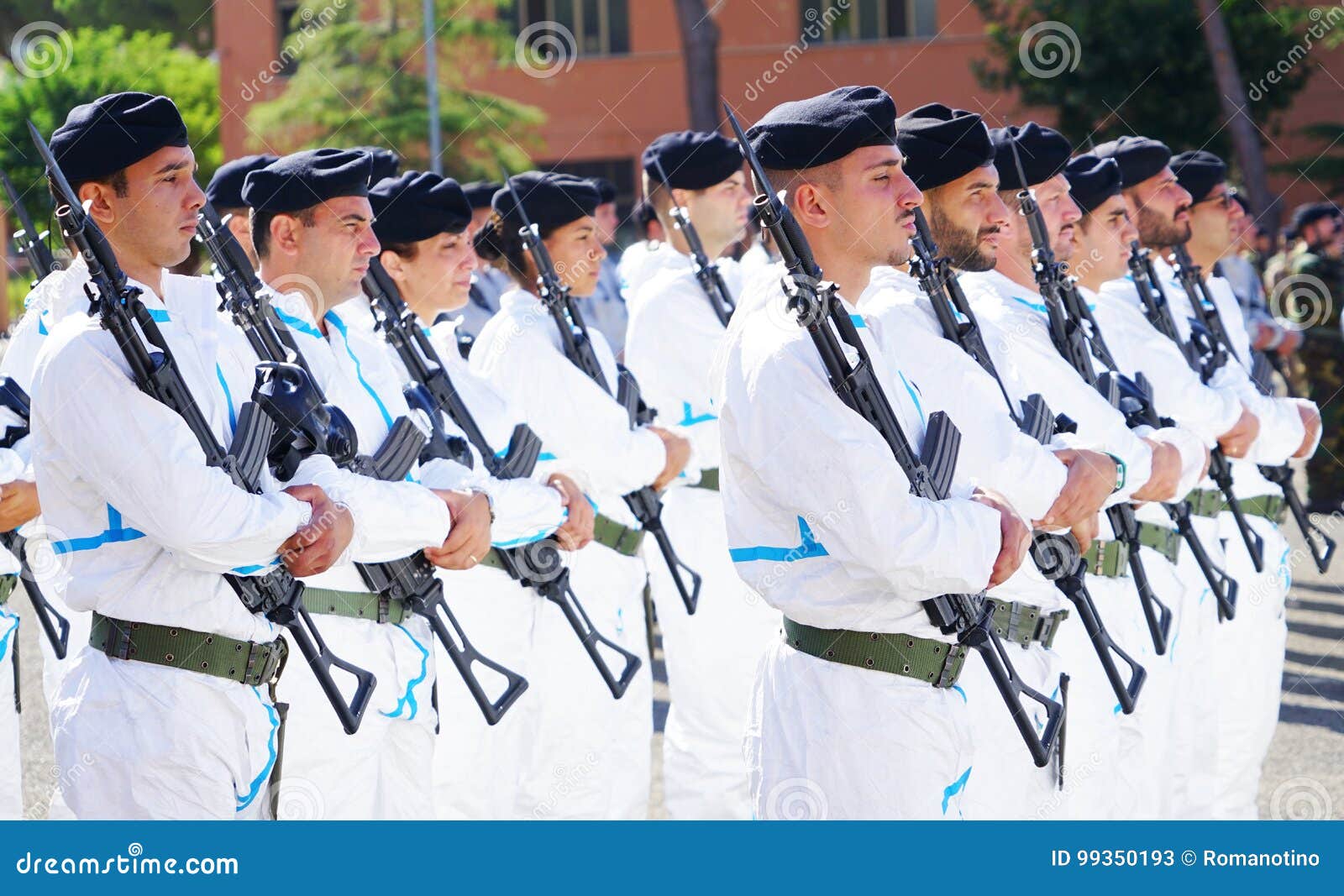 Dobrado 59 Mobral, Dobrado é derivado das marchas europeias, comuns nos  percussos e paradas militares. Para atender um percusso de maior  deslocamento, surgiram os primeiros, By Banda São Caetano