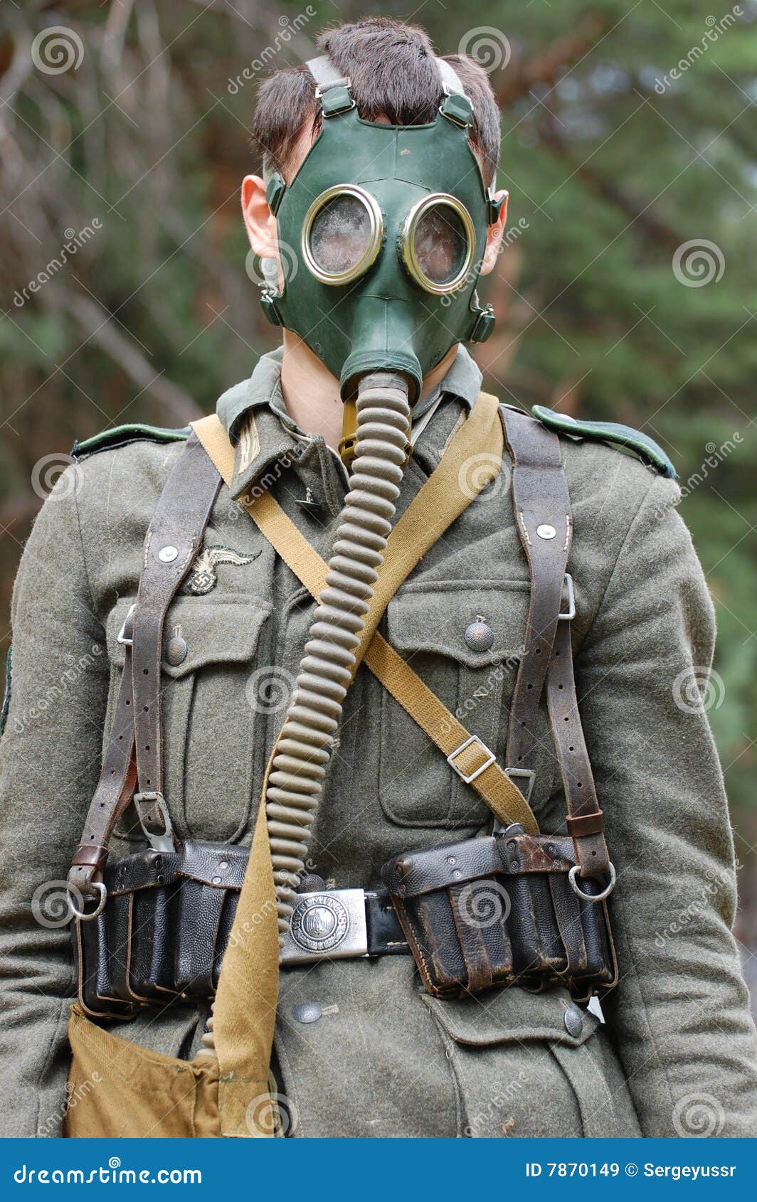 Soldato Tedesco in Maschera Antigas Immagine Stock - Immagine di uniforme,  foto: 7870149