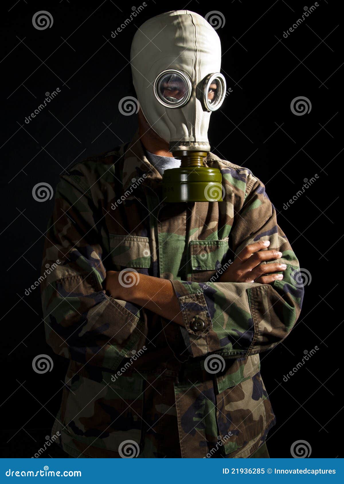 https://thumbs.dreamstime.com/z/soldier-nuclear-apocalypse-21936285.jpg