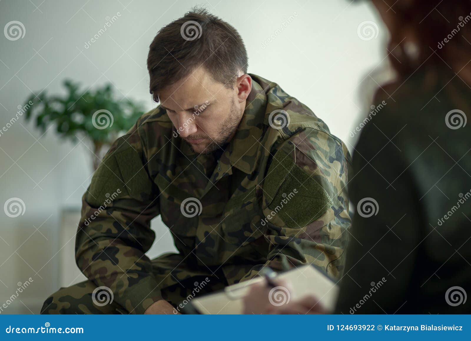 soldier sitting and talking to his therapist