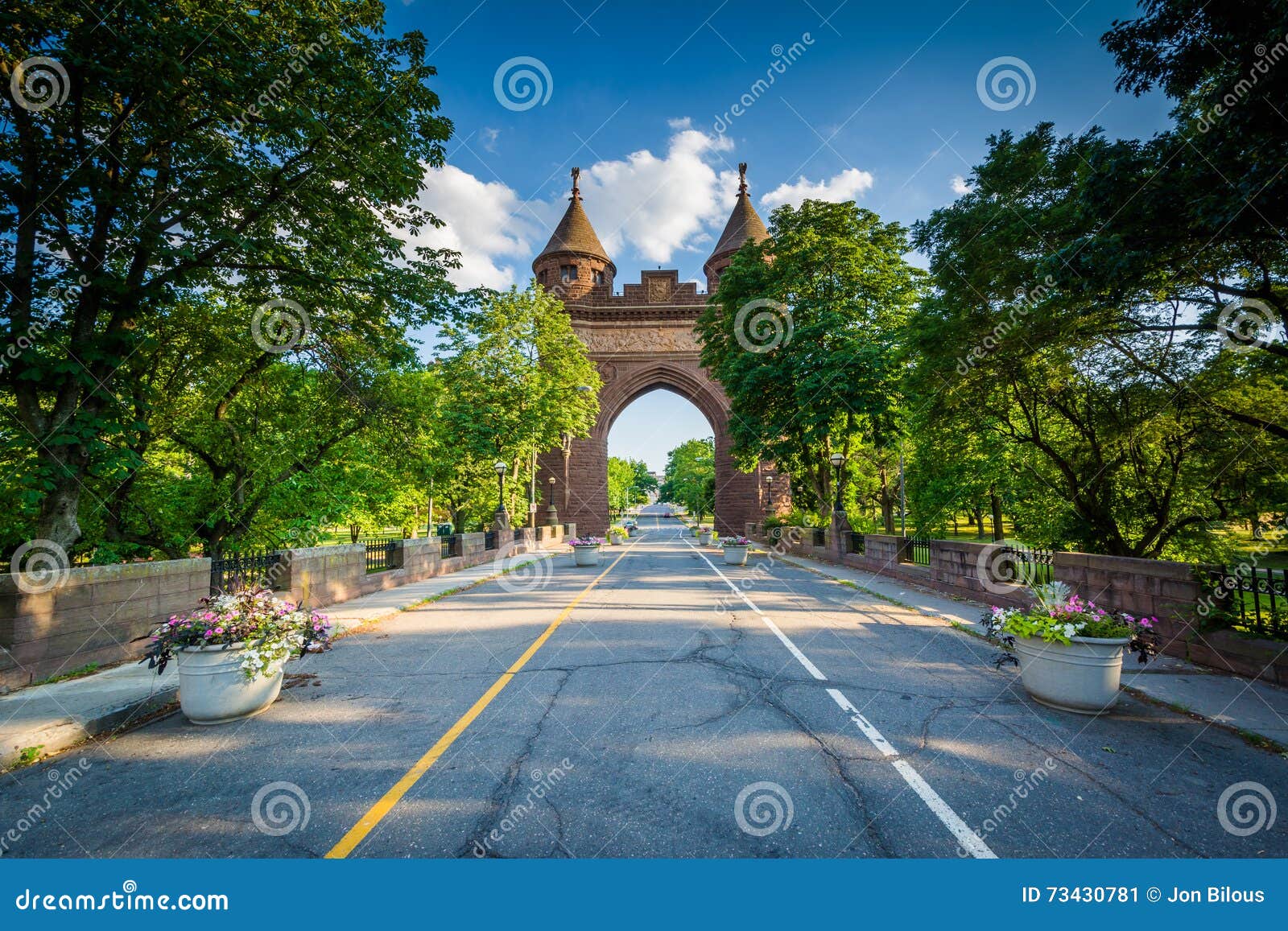 the soldiers and sailors memorial arch, in hartford, connecticut