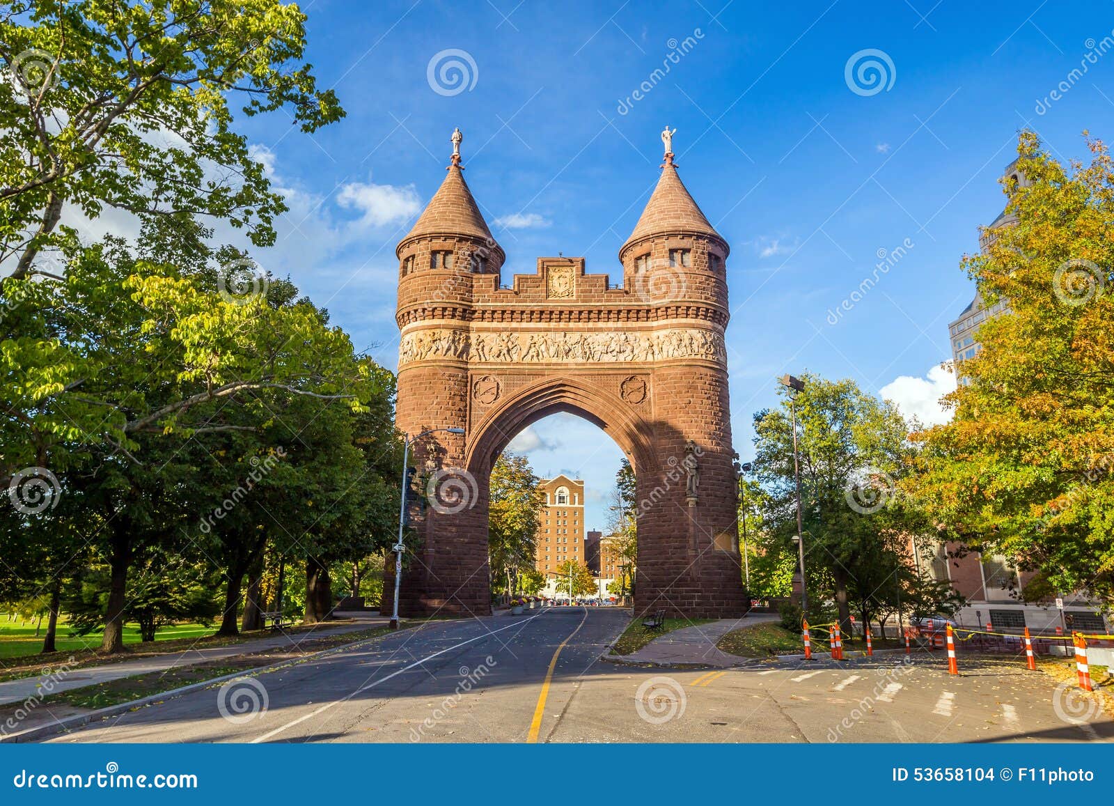 soldiers and sailors memorial arch in hartford.