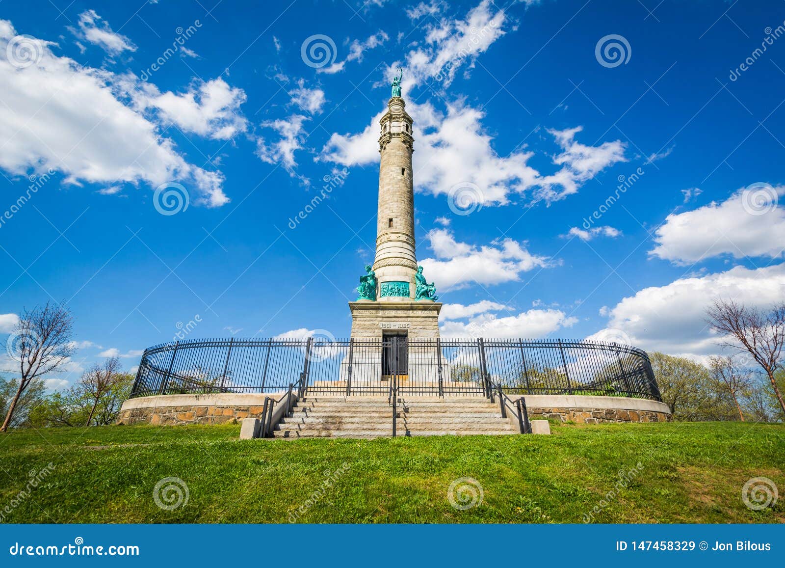 the soldiers & sailors monument in east rock, new haven, connecticut