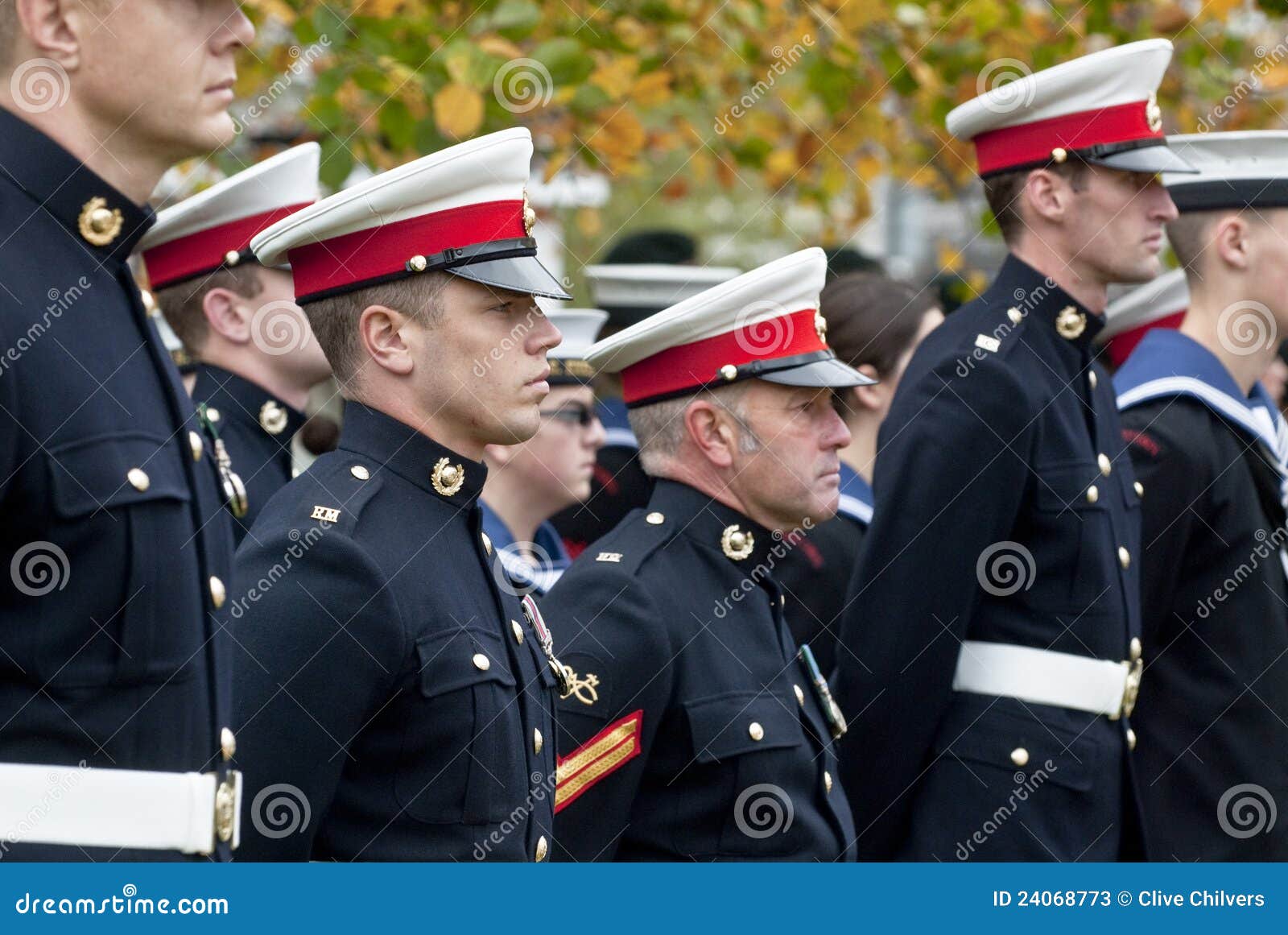 Soldiers Stand To Attention a the Rememberance Day Editorial Stock ...