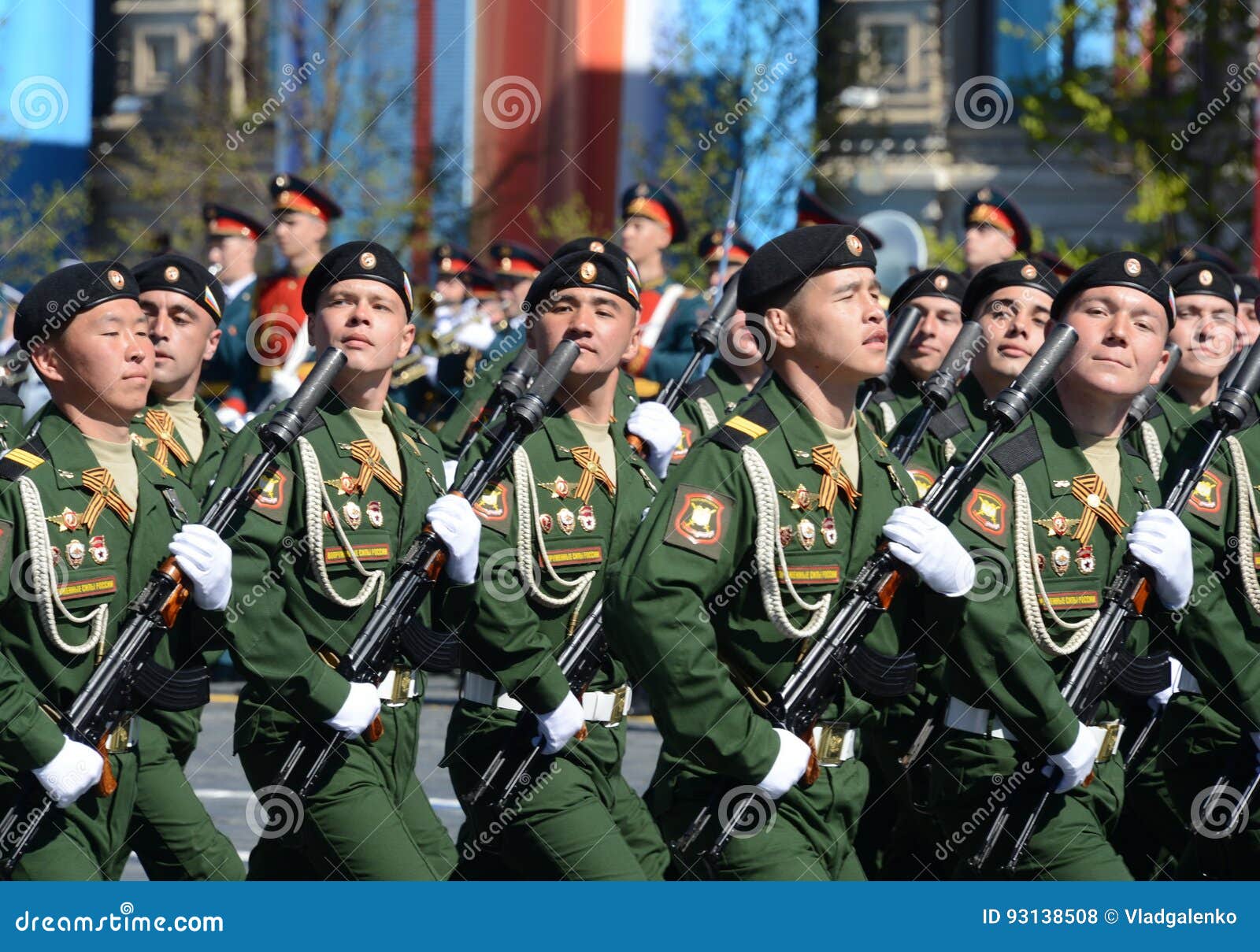 Soldiers of the 4th Guards Tank Division Kantemirovskaya on the General ...