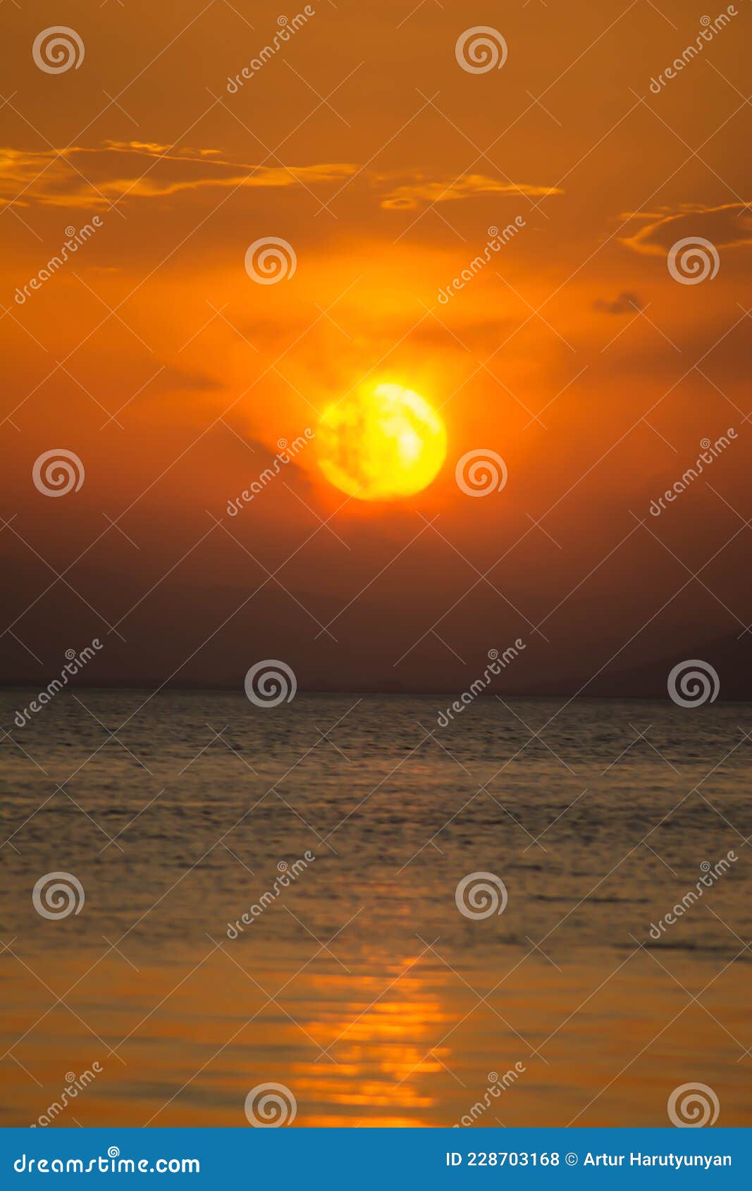 Sole E Mare All'alba. Bellissime Foto Dell'alba Fotografia Stock - Immagine  di soleggiato, bello: 228703168