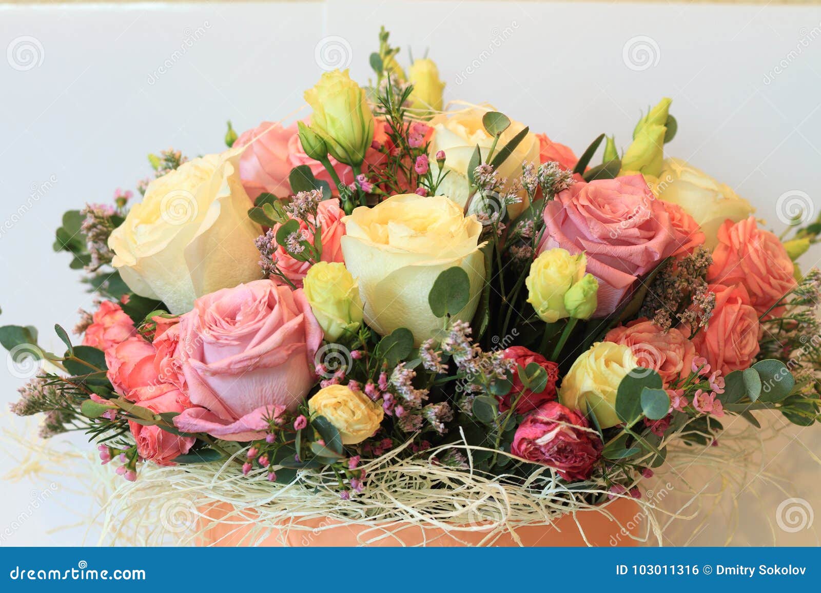 Solemn Bouquet of Flowers for Beautiful Ladies, Bunch of Roses Foto de ...