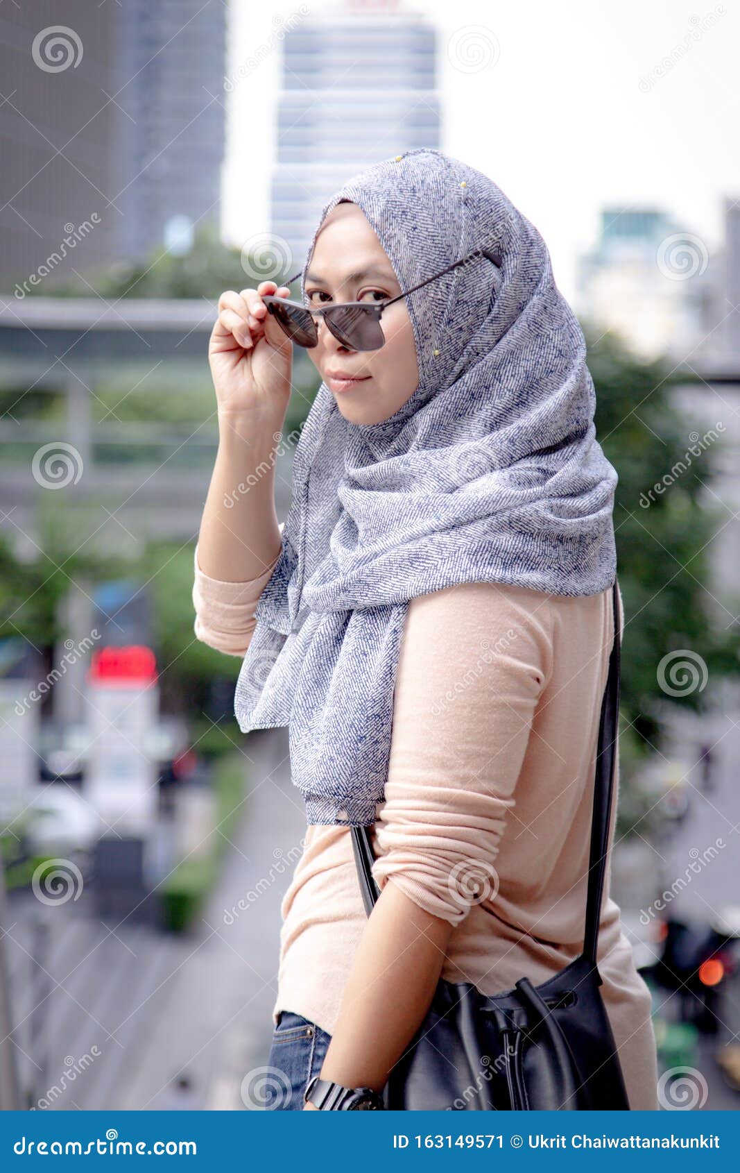 woman travel alone islam