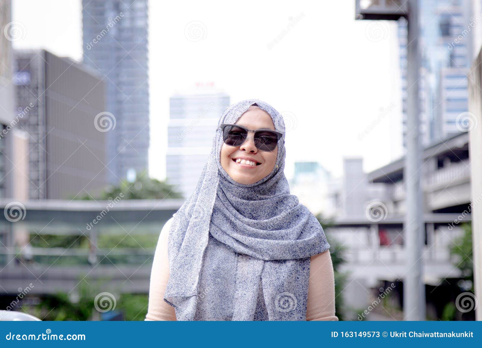 woman travel alone islam