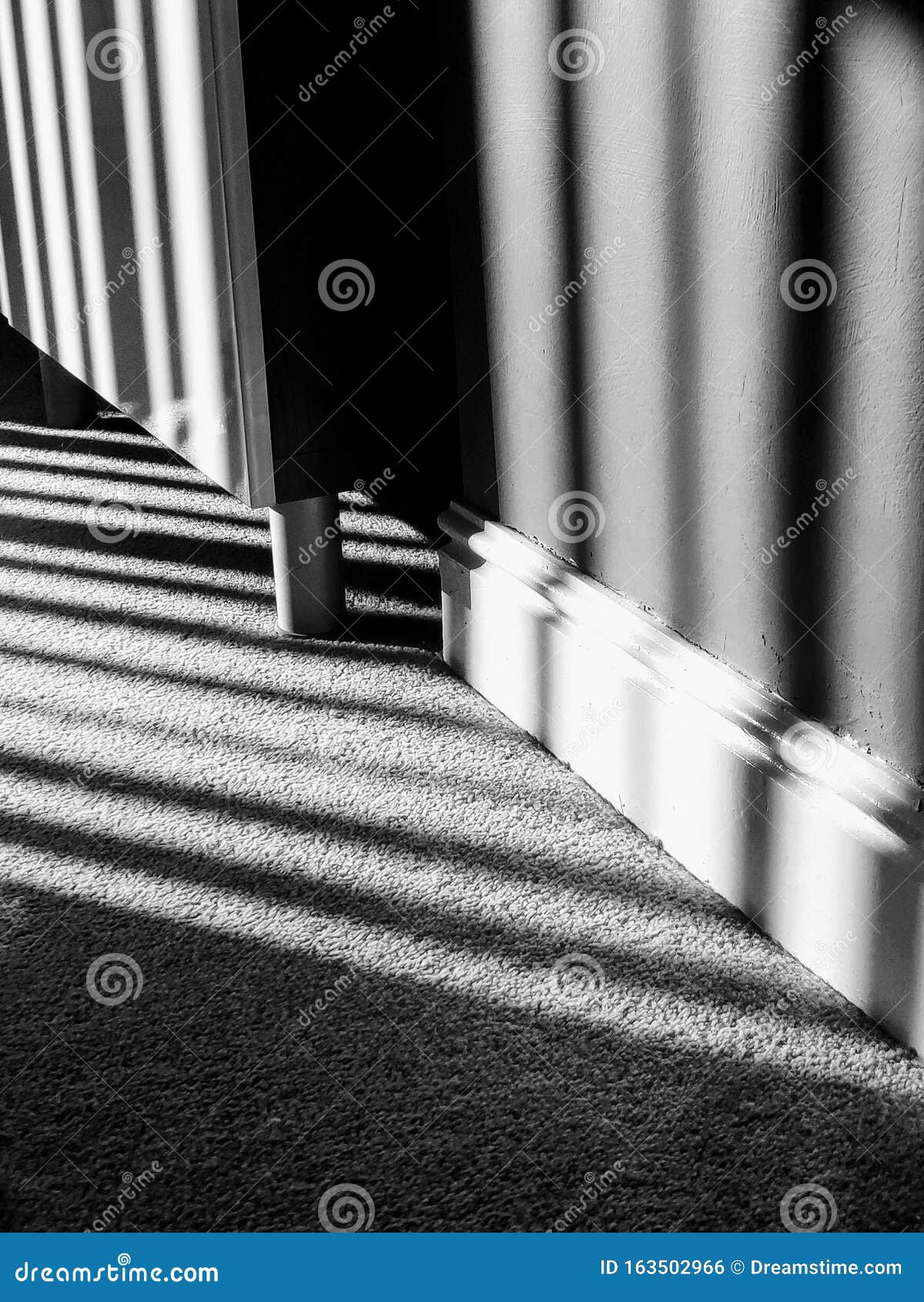 Sombras en la pared foto de archivo. Imagen de sombras 163502966