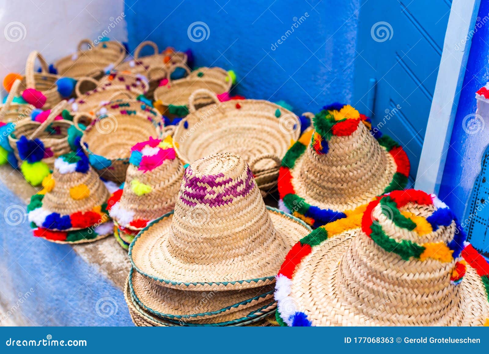 Sombreros Marroquíes En La Tienda Chefchaouen Con Enfoque Selectivo Imagen de archivo - Imagen de handmade, viejo: 177068363