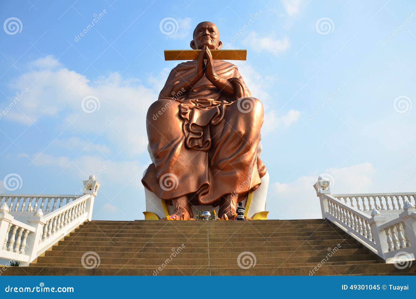 somdej toh statue location at wat bot temple