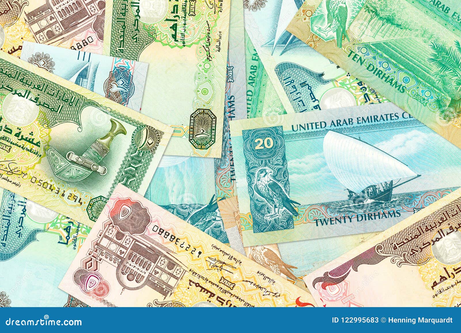 Курс обмена доллара на дирхамы. Дирхамы ОАЭ. Валюта в Дубае. Бумажные дирхамы. Дубайские деньги бумажные.