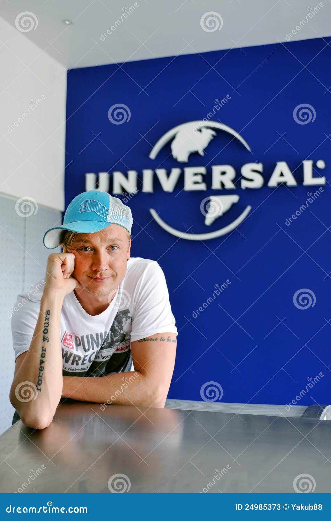 Sonnenaufgang-Allee redaktionelles stockfoto. Bild von musiker - 24985373