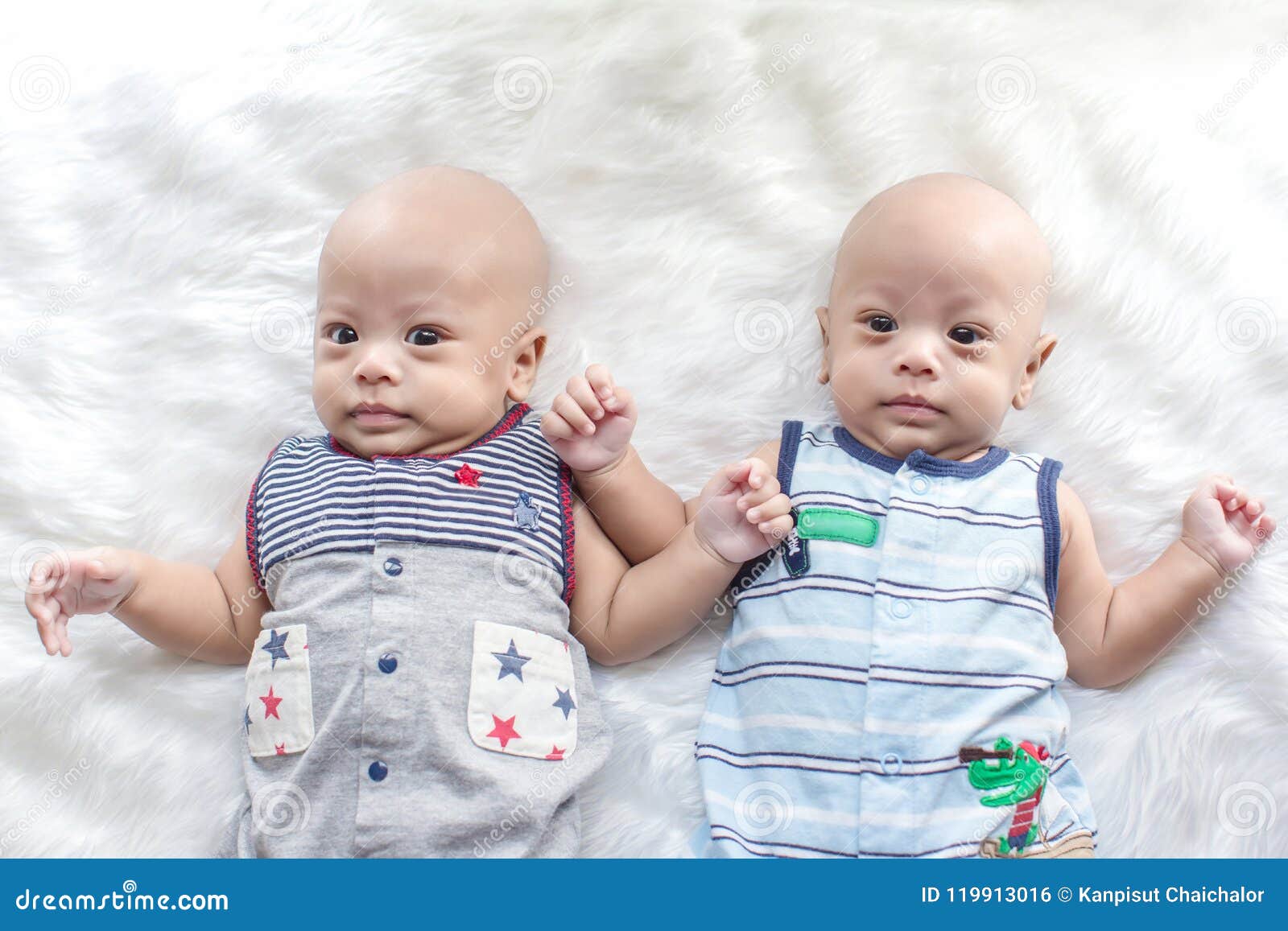 Gêmeos Reborn Twin A e Twin B Lindos Dois bebês juntos