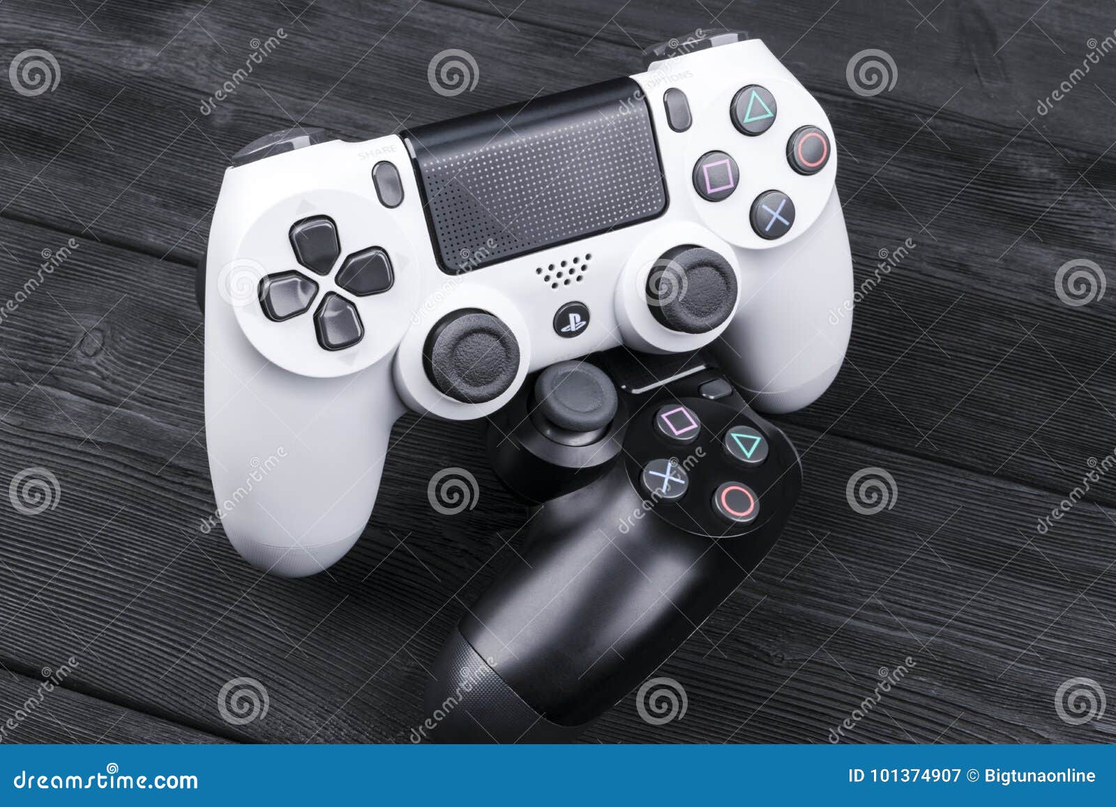 Sony PlayStation 4 Slim 1Tb + 2 Dual Shock 4