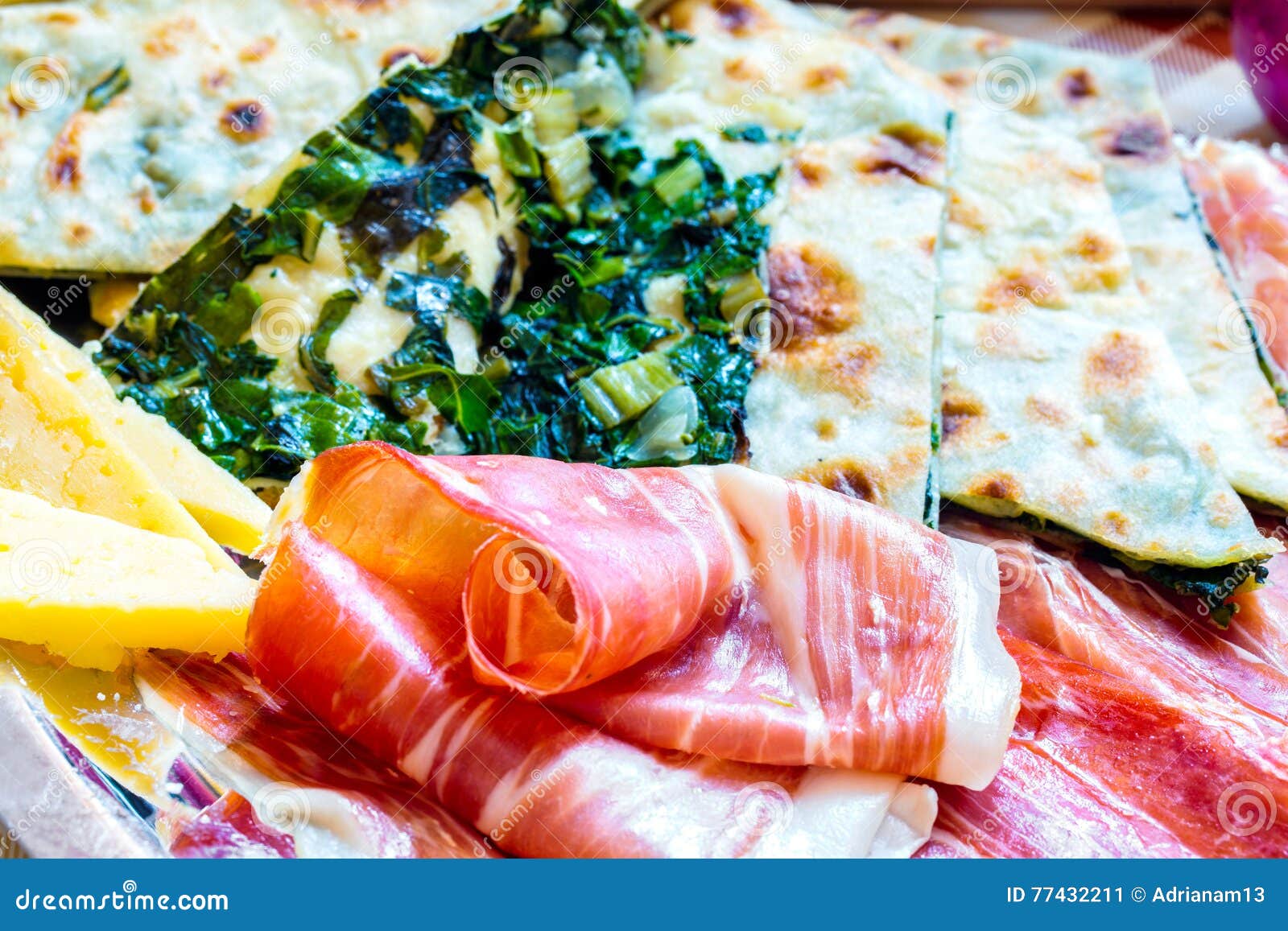 Soparnik Con El Prosciutto Y El Queso Imagen de archivo Imagen de