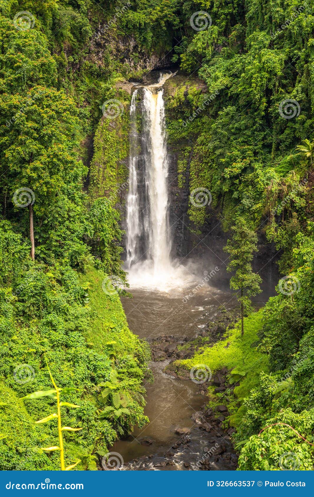 sopoaga waterfall in samoa