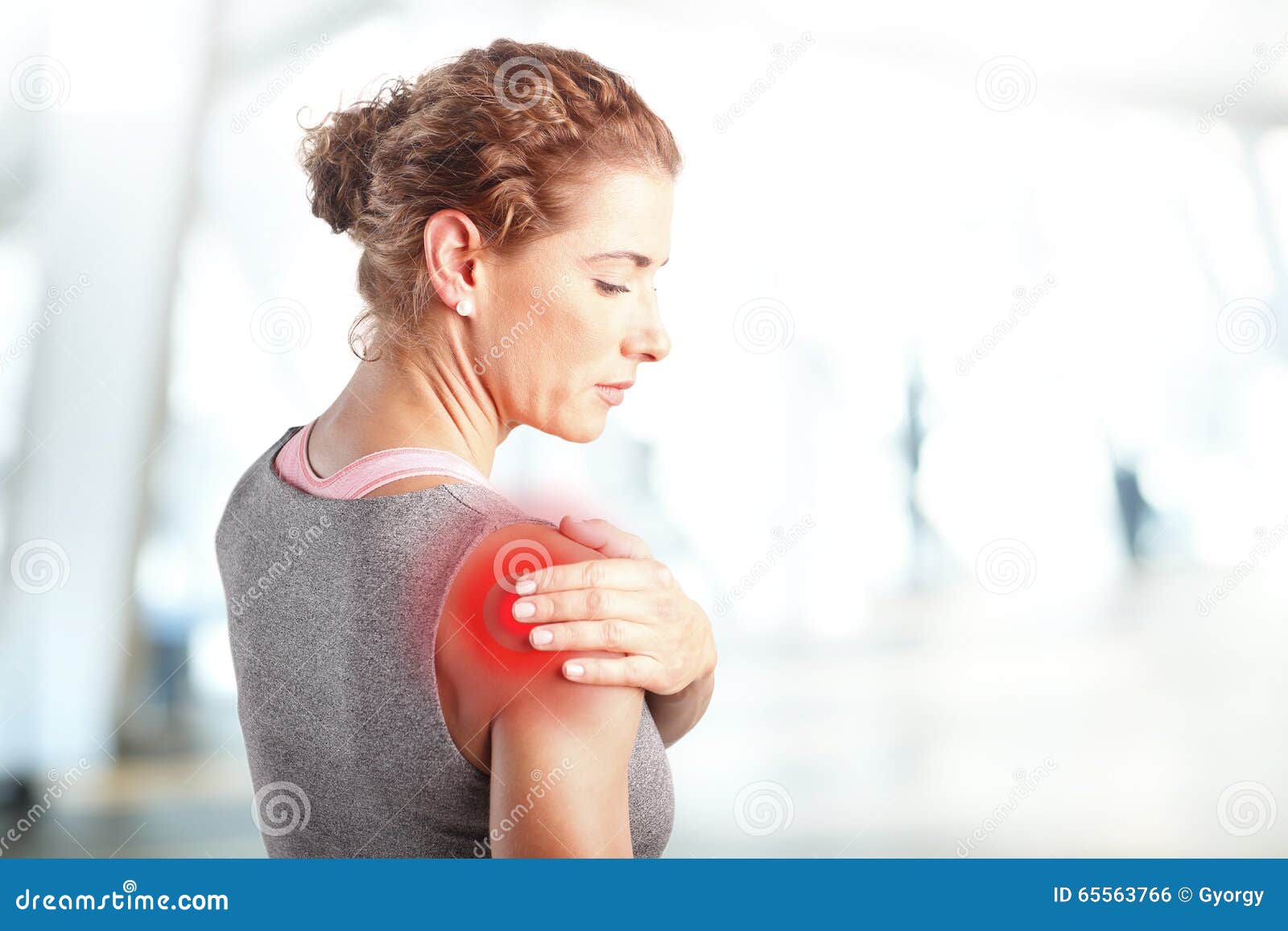 Simple Red Marks On Shoulder After Workout for Women