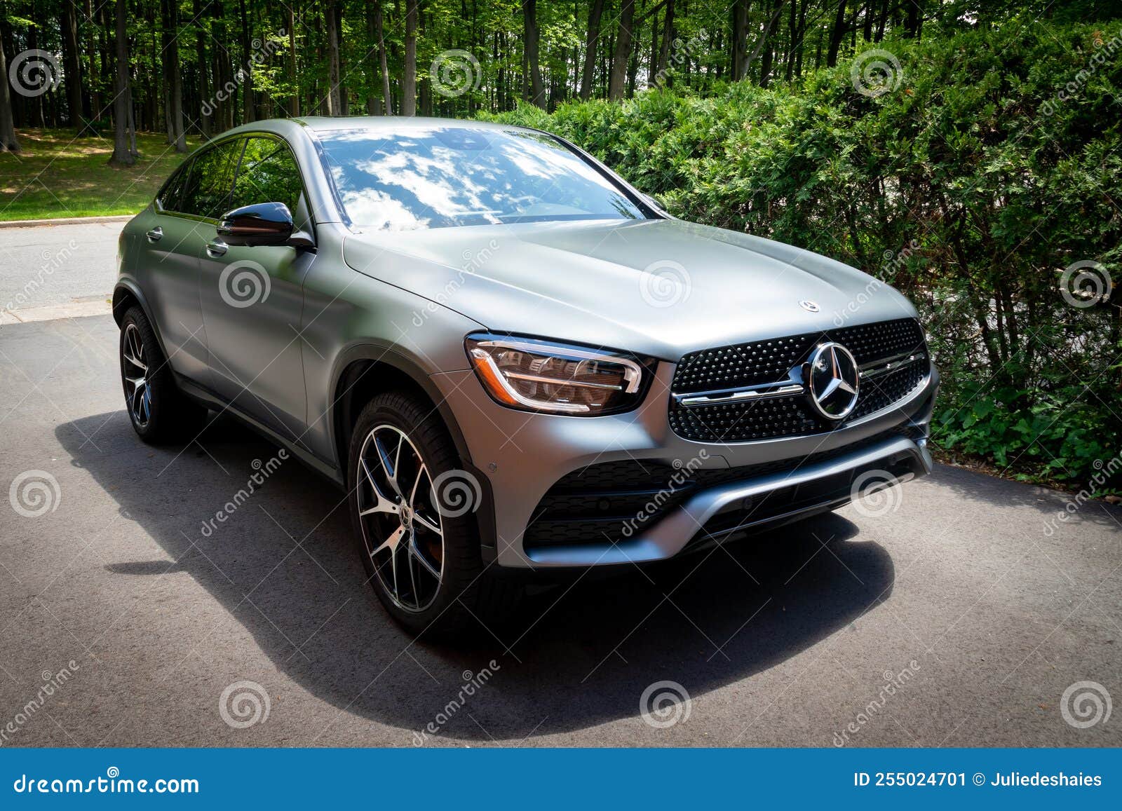 Mercedez-Benz GLC 300 4Matic Coupe 2022 Matte Grey Car Editorial Photo -  Image of exhibition, front: 255024701